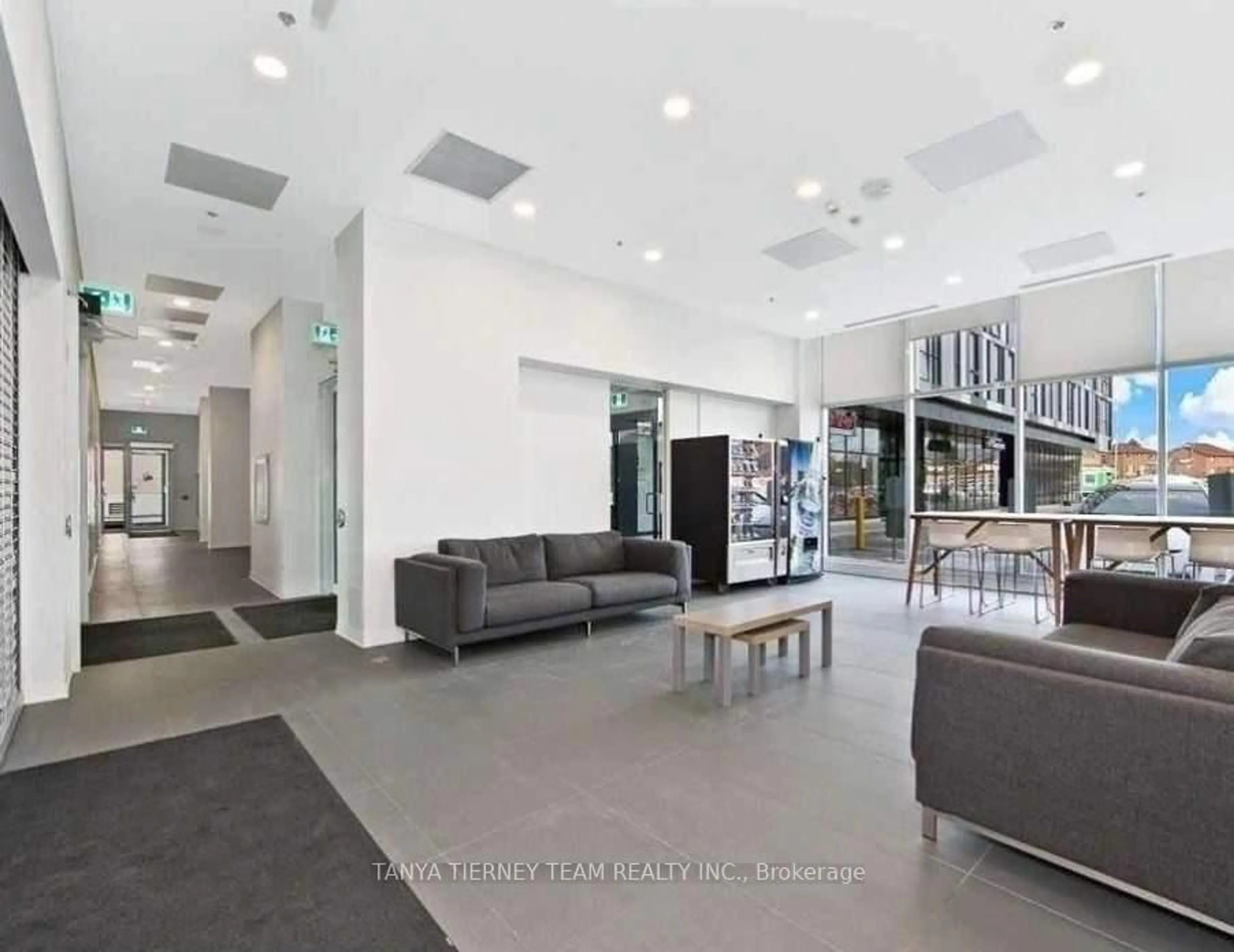 Indoor foyer for 1900 Simcoe St #535, Oshawa Ontario L1G 4Y3
