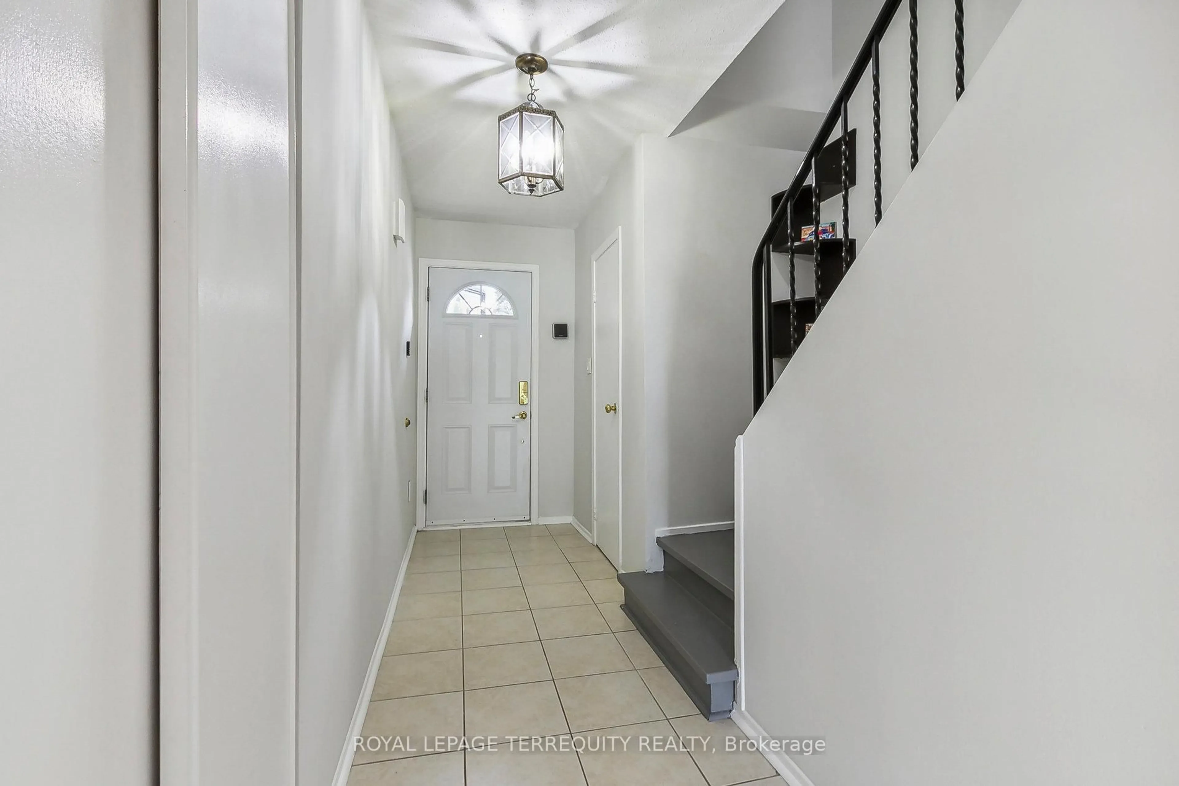Indoor entryway for 139 Huntingdale Blvd, Toronto Ontario M1W 1T2