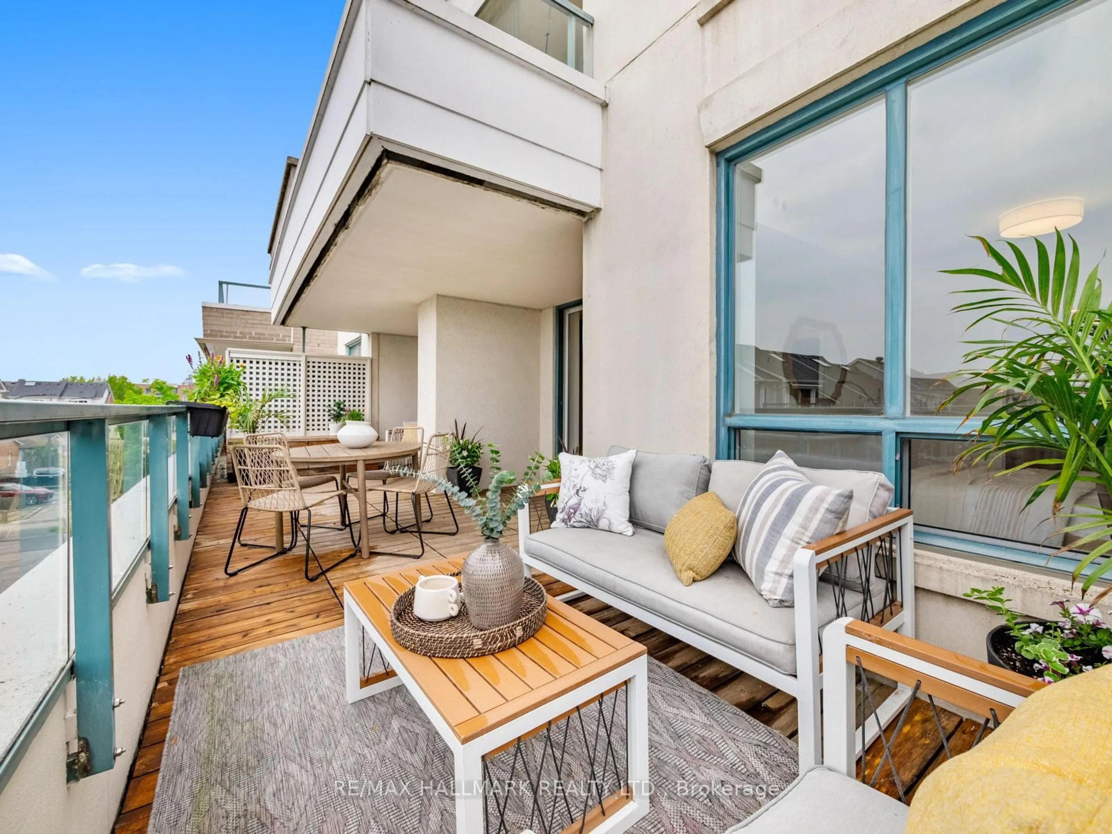 Patio, street for 1797 Queen St #301, Toronto Ontario M4L 3Y5
