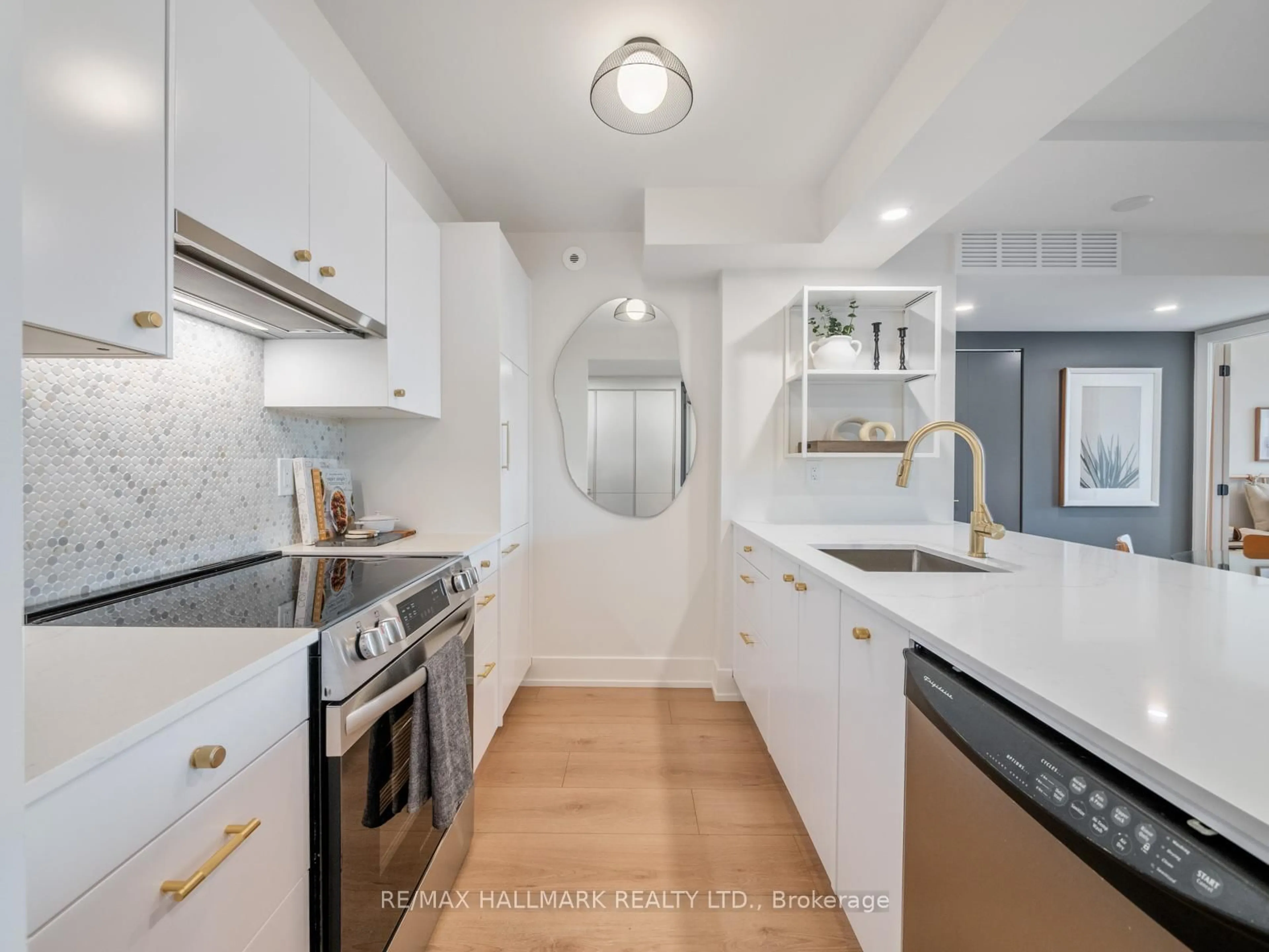 Unknown for 1797 Queen St #301, Toronto Ontario M4L 3Y5