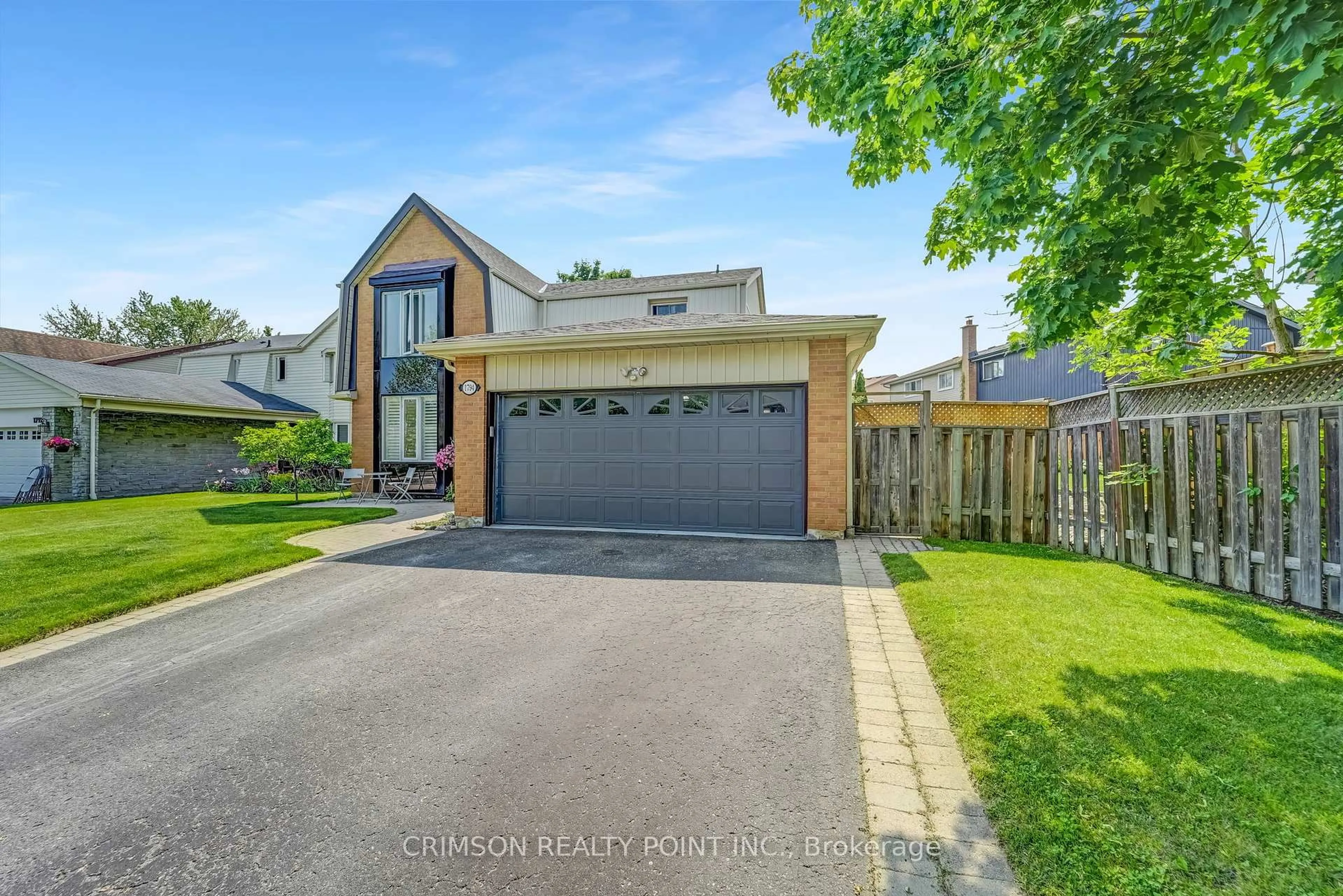 A pic from outside/outdoor area/front of a property/back of a property/a pic from drone, street for 1794 Meadowview Ave, Pickering Ontario L1V 3G8