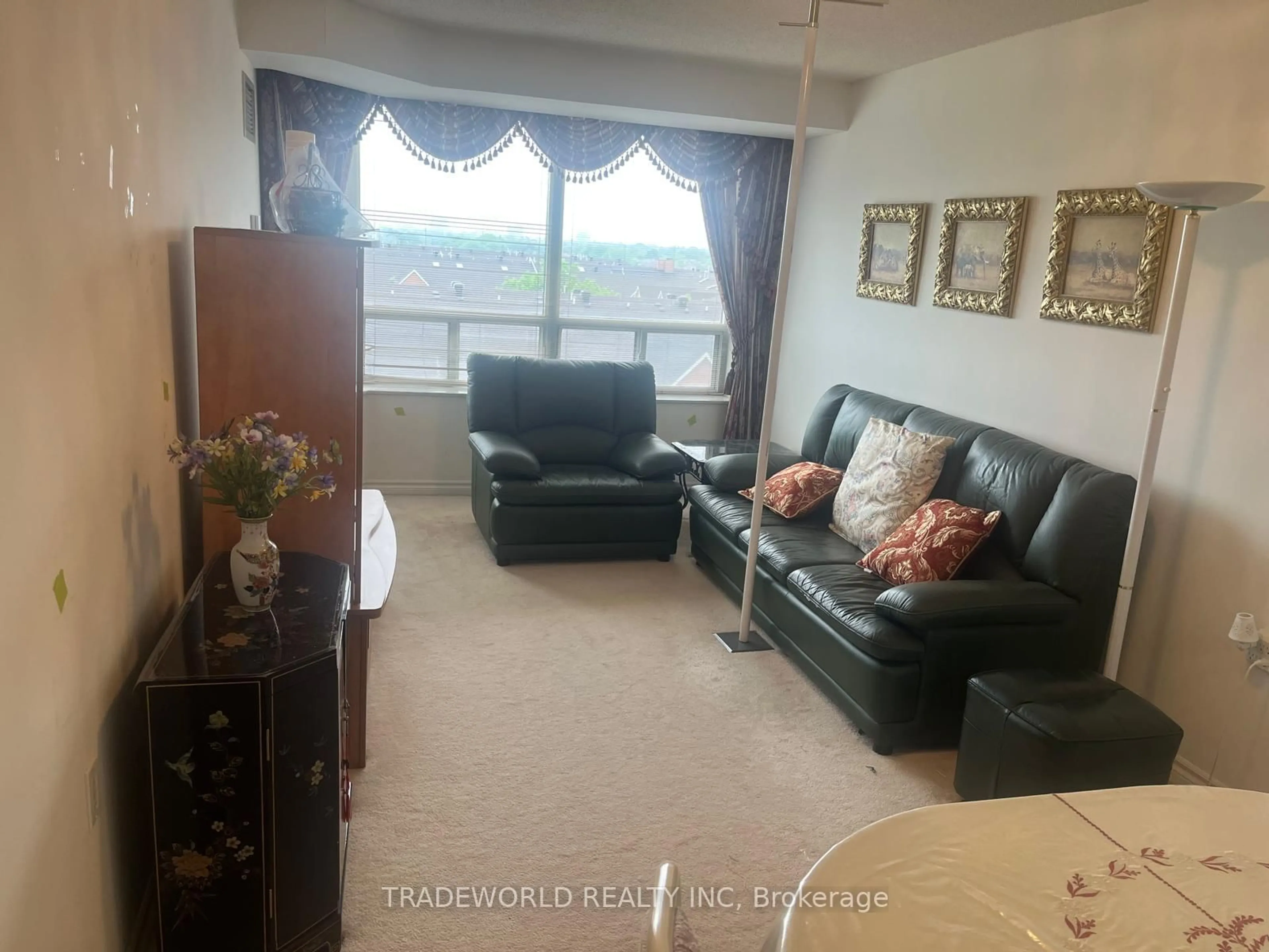 Living room with furniture, unknown for 3088 Kennedy Rd #712, Toronto Ontario M1V 5M4