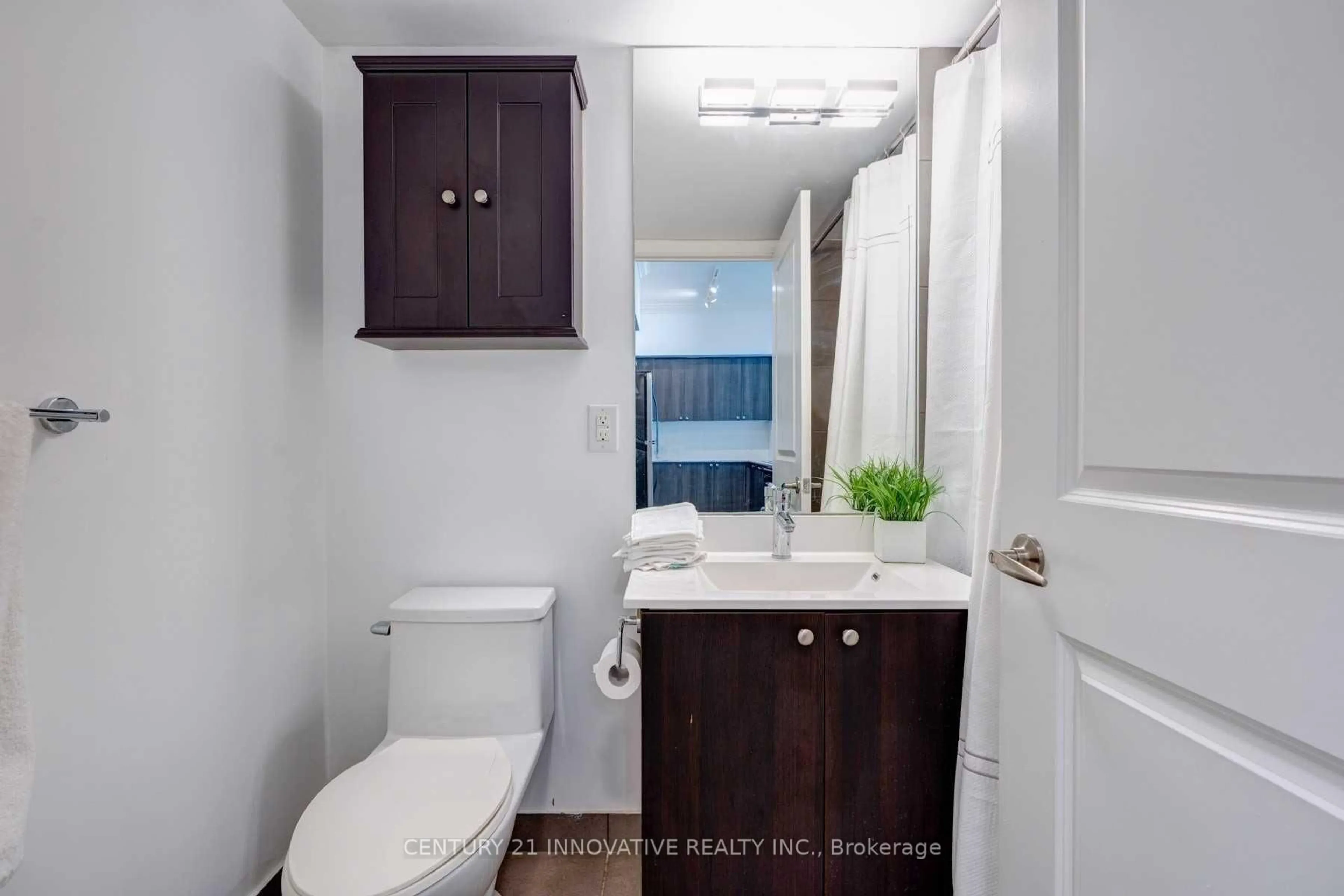 Standard bathroom, ceramic/tile floor for 1235 Bayly St #1507, Pickering Ontario L1W 1L7