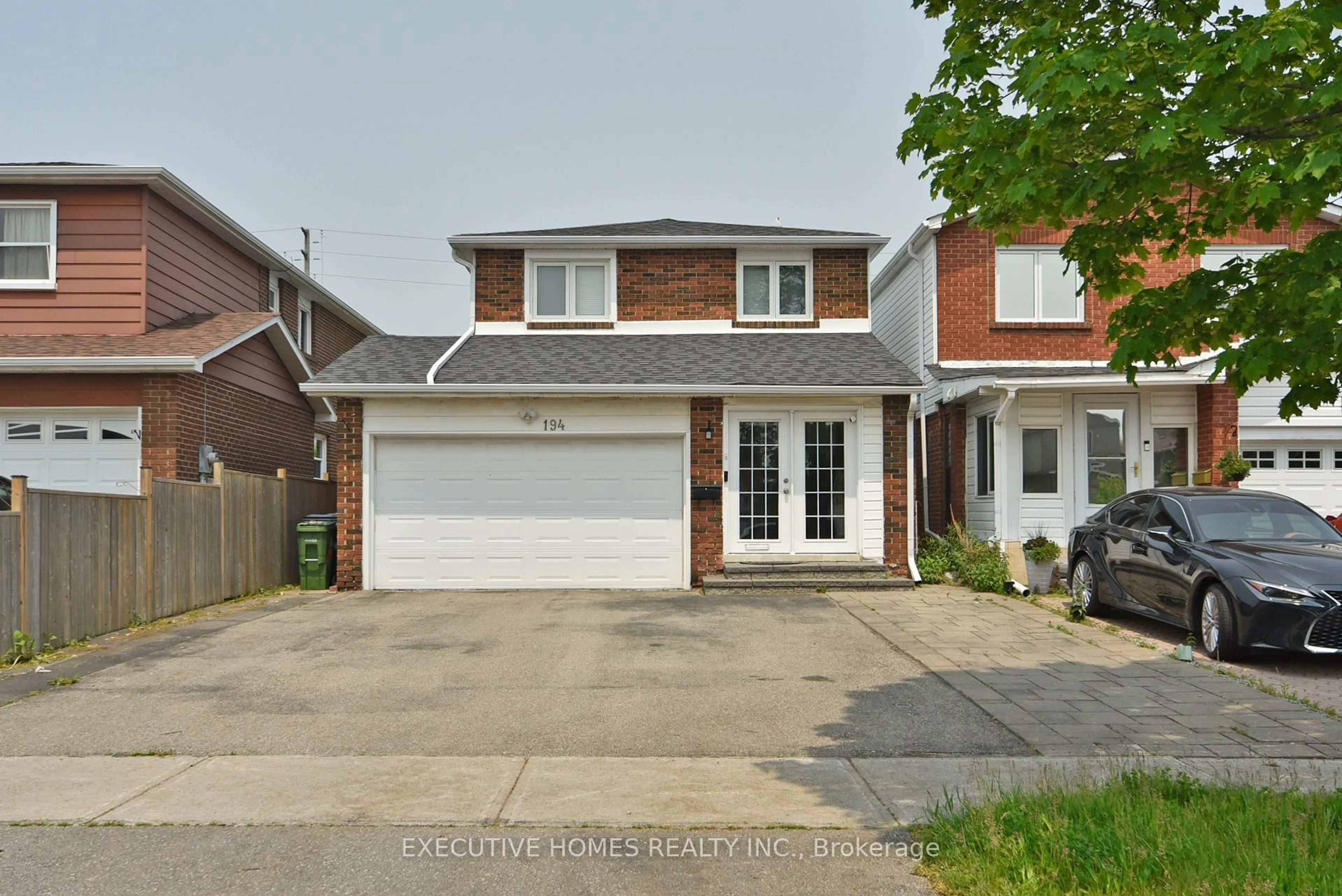 A pic from outside/outdoor area/front of a property/back of a property/a pic from drone, street for 194 Braymore Blvd, Toronto Ontario M1B 2G8
