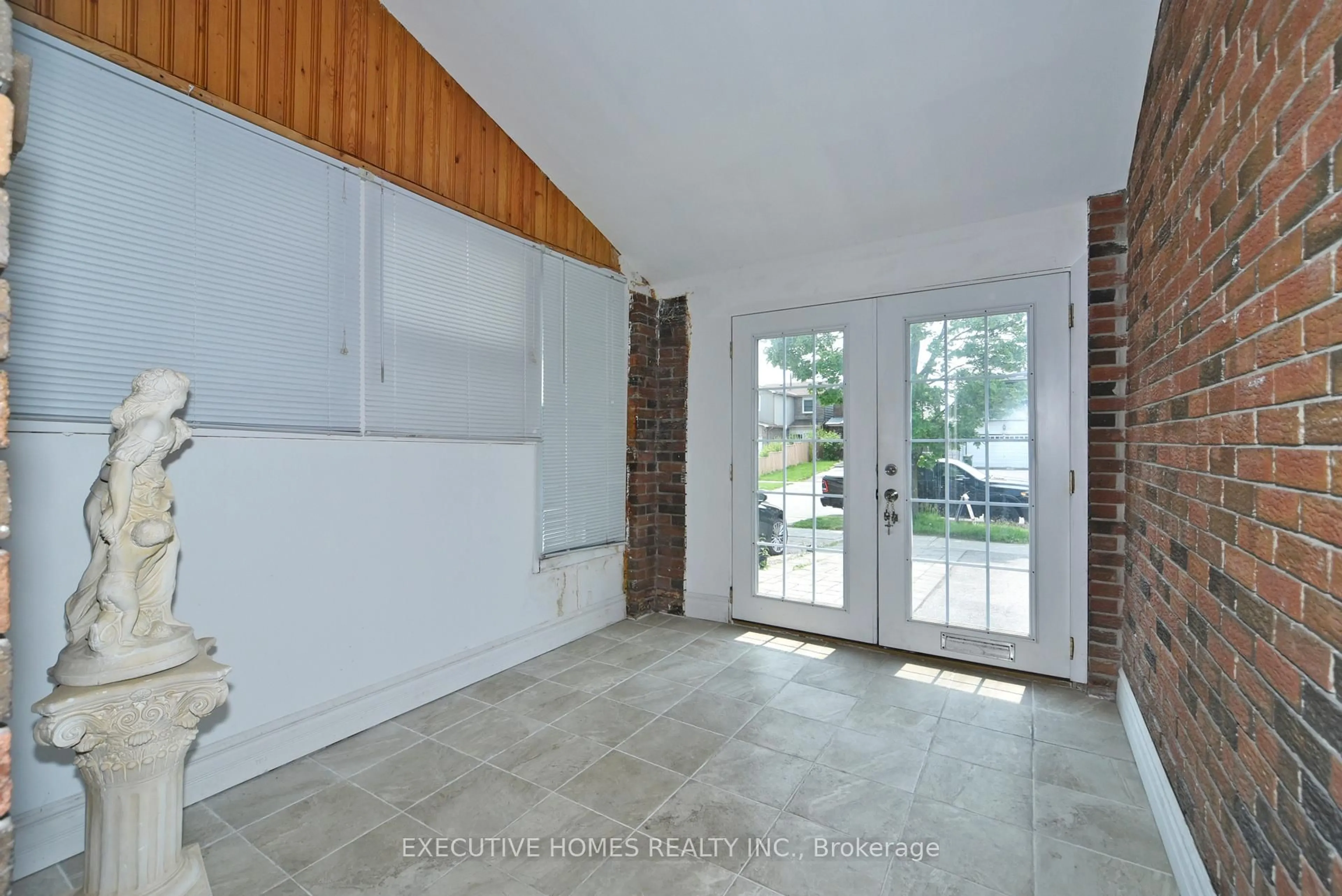 Indoor entryway for 194 Braymore Blvd, Toronto Ontario M1B 2G8