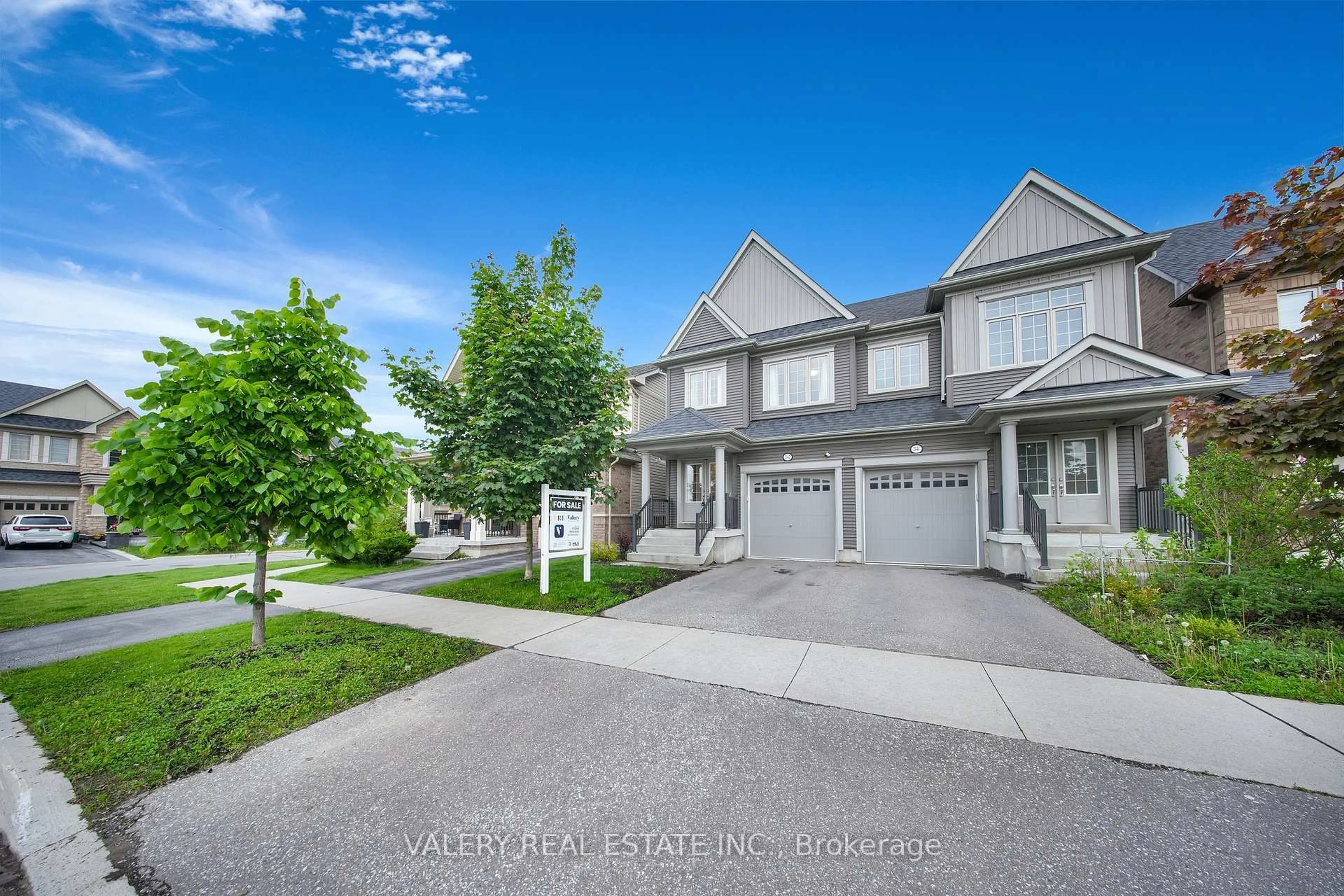 A pic from outside/outdoor area/front of a property/back of a property/a pic from drone, street for 2442 Equestrian Cres, Oshawa Ontario L1L 0L7