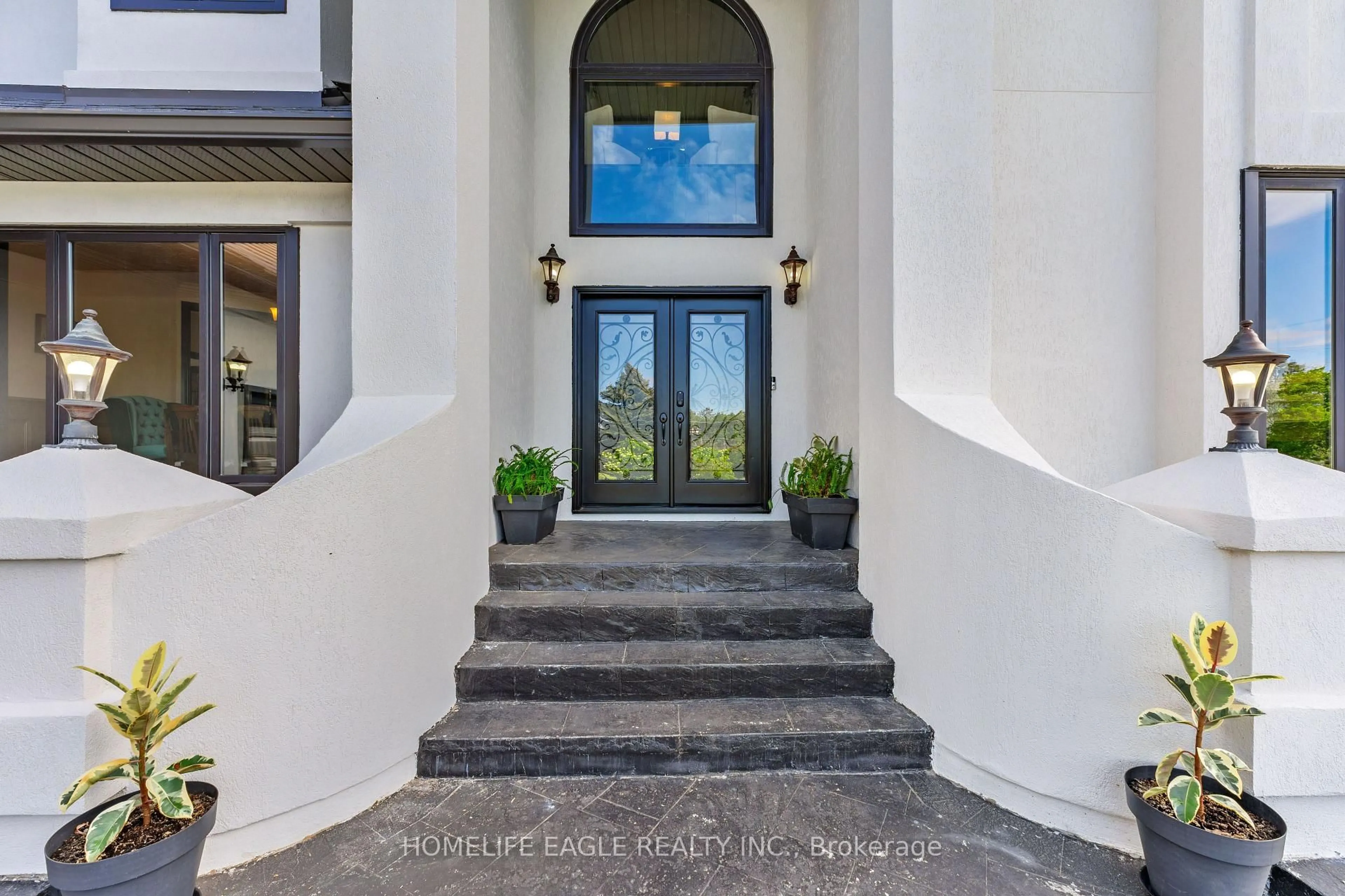 Indoor entryway for 3525 Westney Rd, Pickering Ontario L0H 1H0
