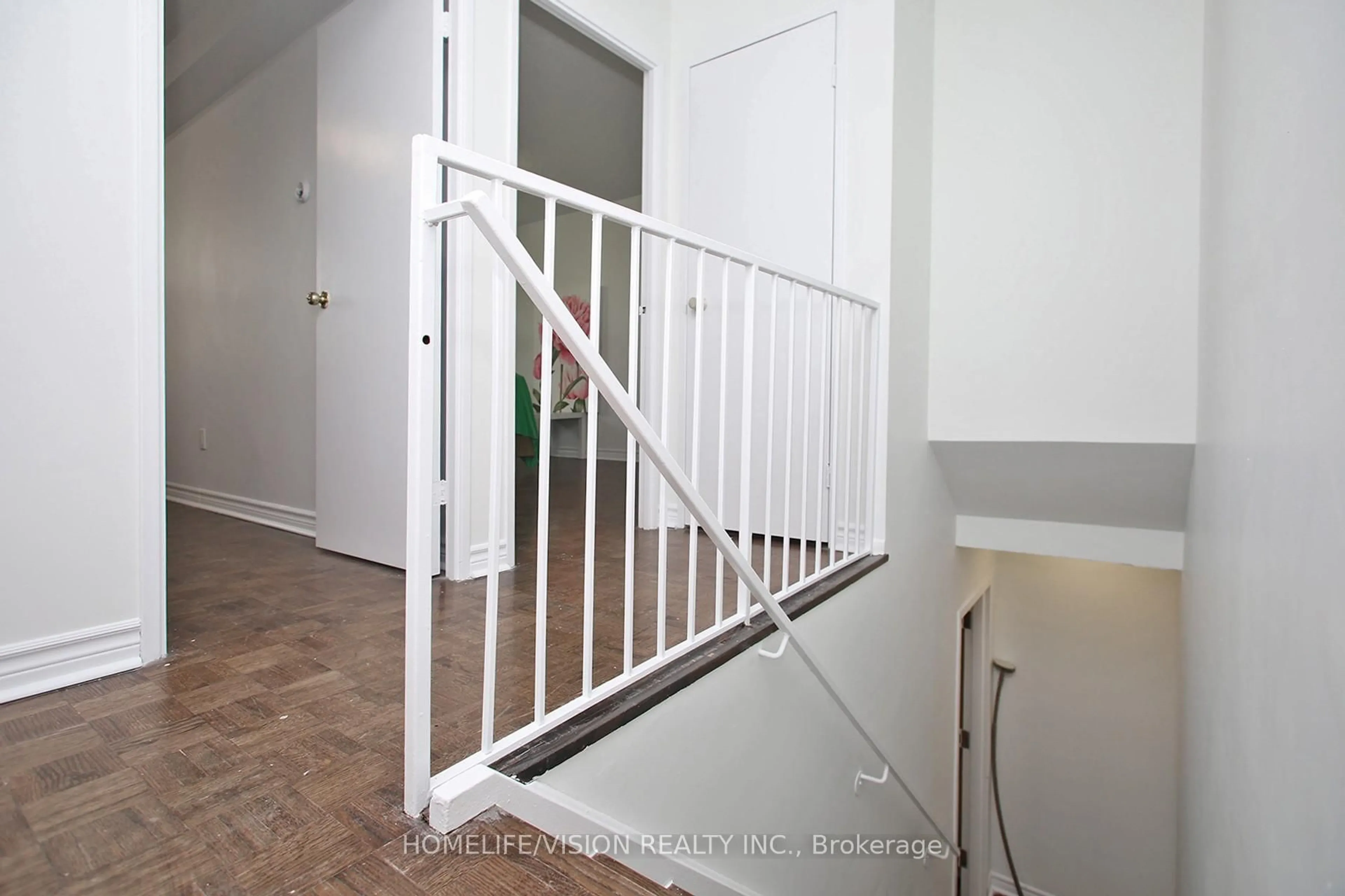 Unknown for 1071 Woodbine Ave #207, Toronto Ontario M4C 4C2