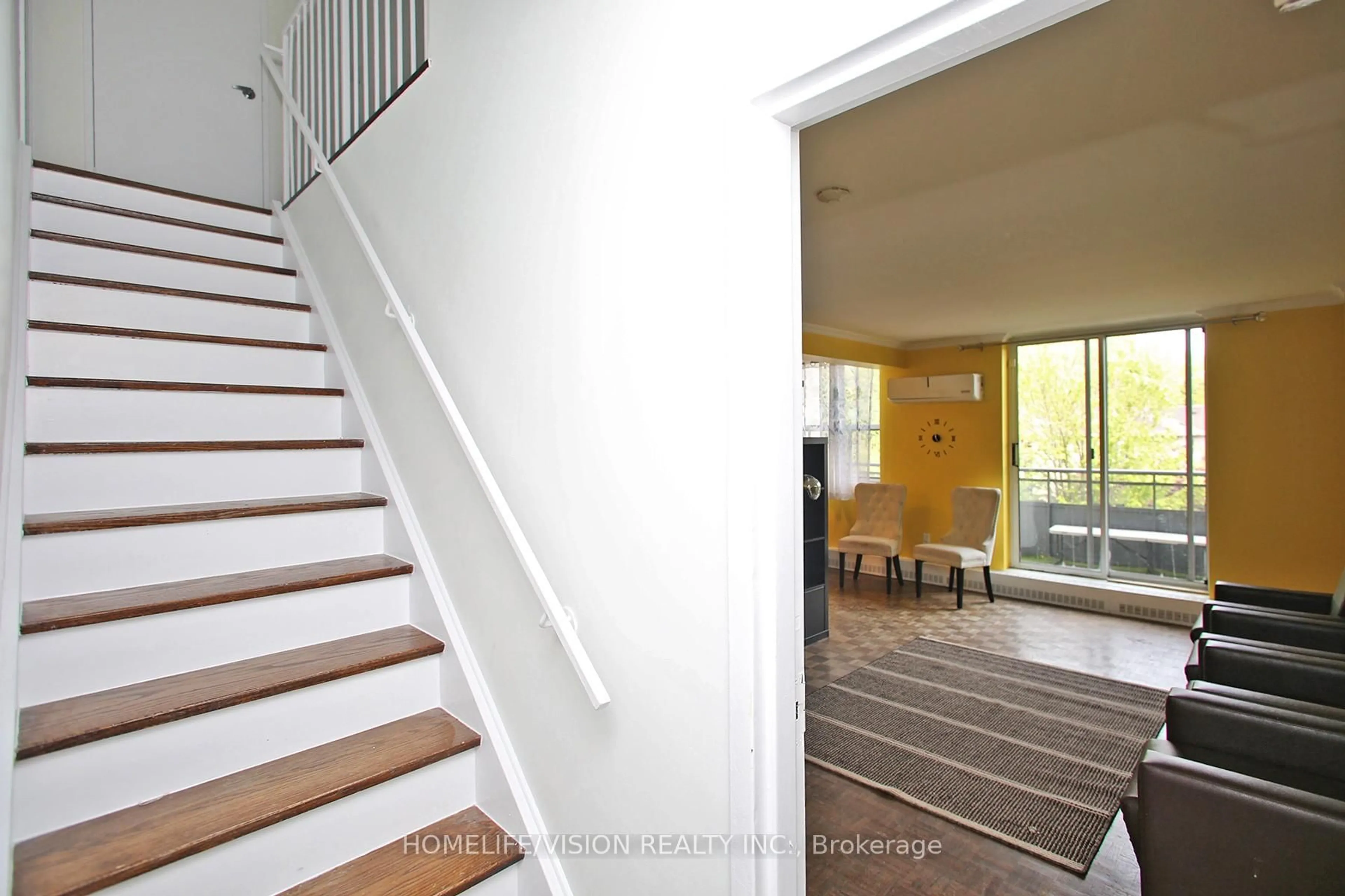 Indoor foyer for 1071 Woodbine Ave #207, Toronto Ontario M4C 4C2