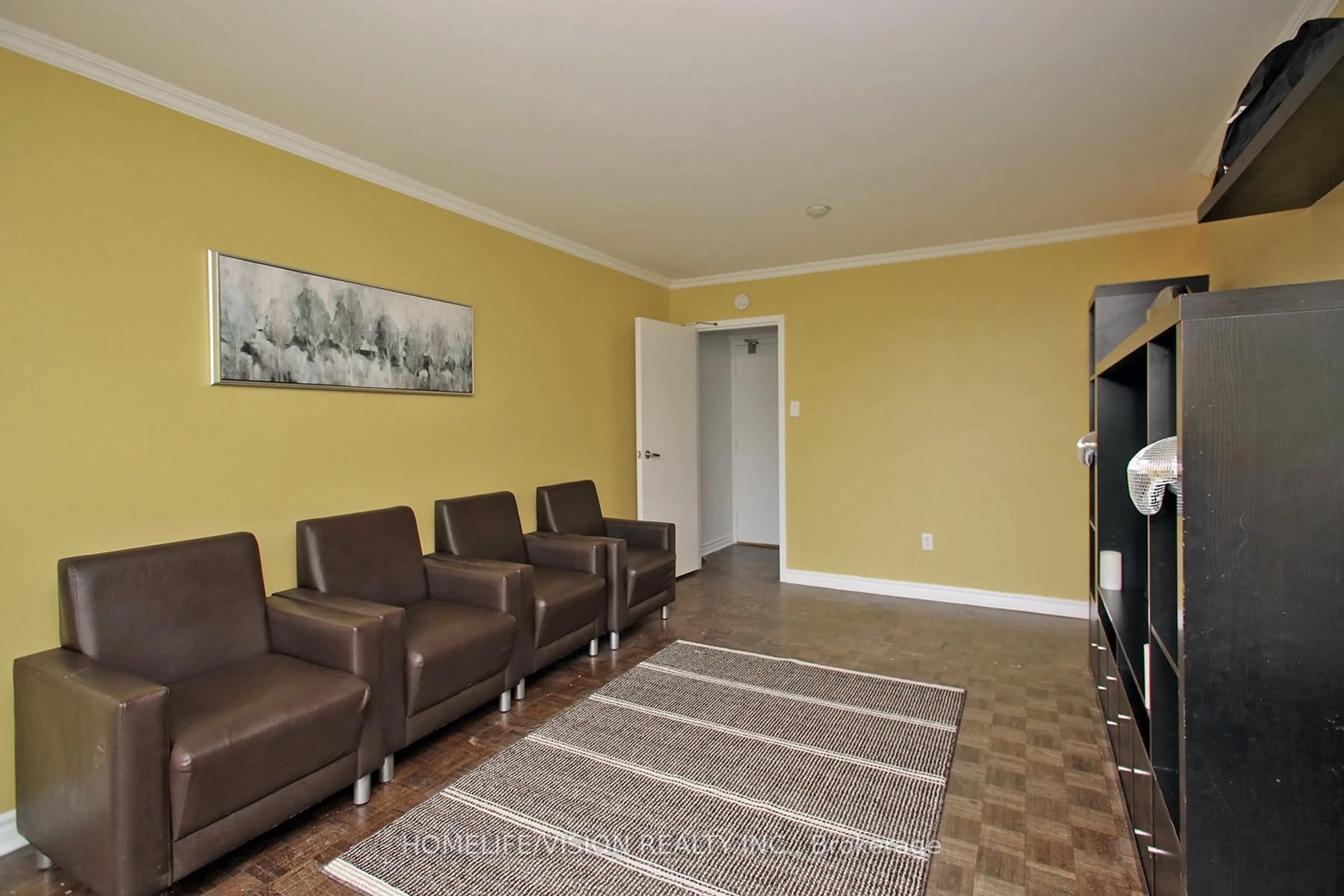 Unknown for 1071 Woodbine Ave #207, Toronto Ontario M4C 4C2