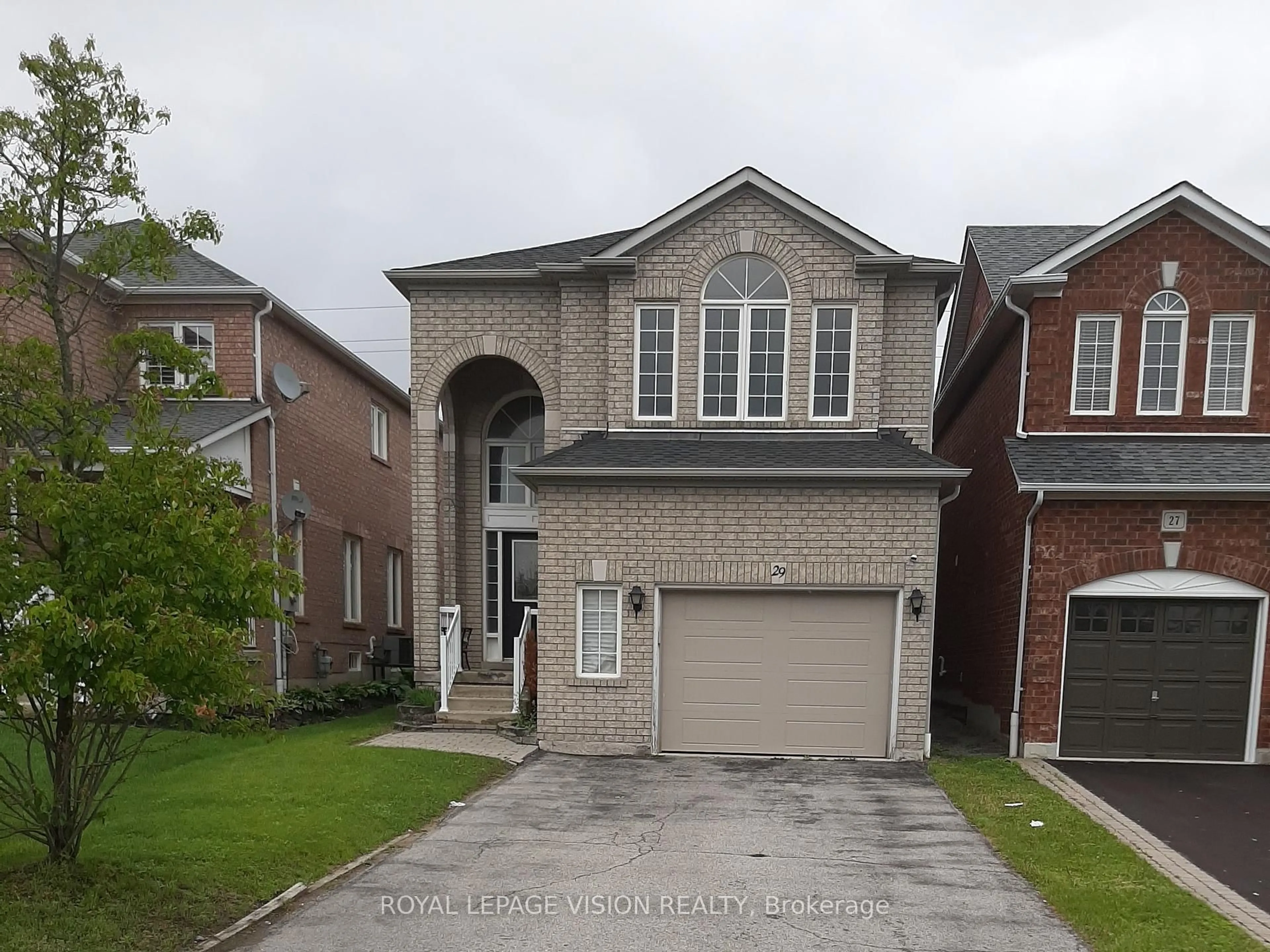 Home with brick exterior material, street for 29 Tracey Crt, Whitby Ontario L1R 3R3