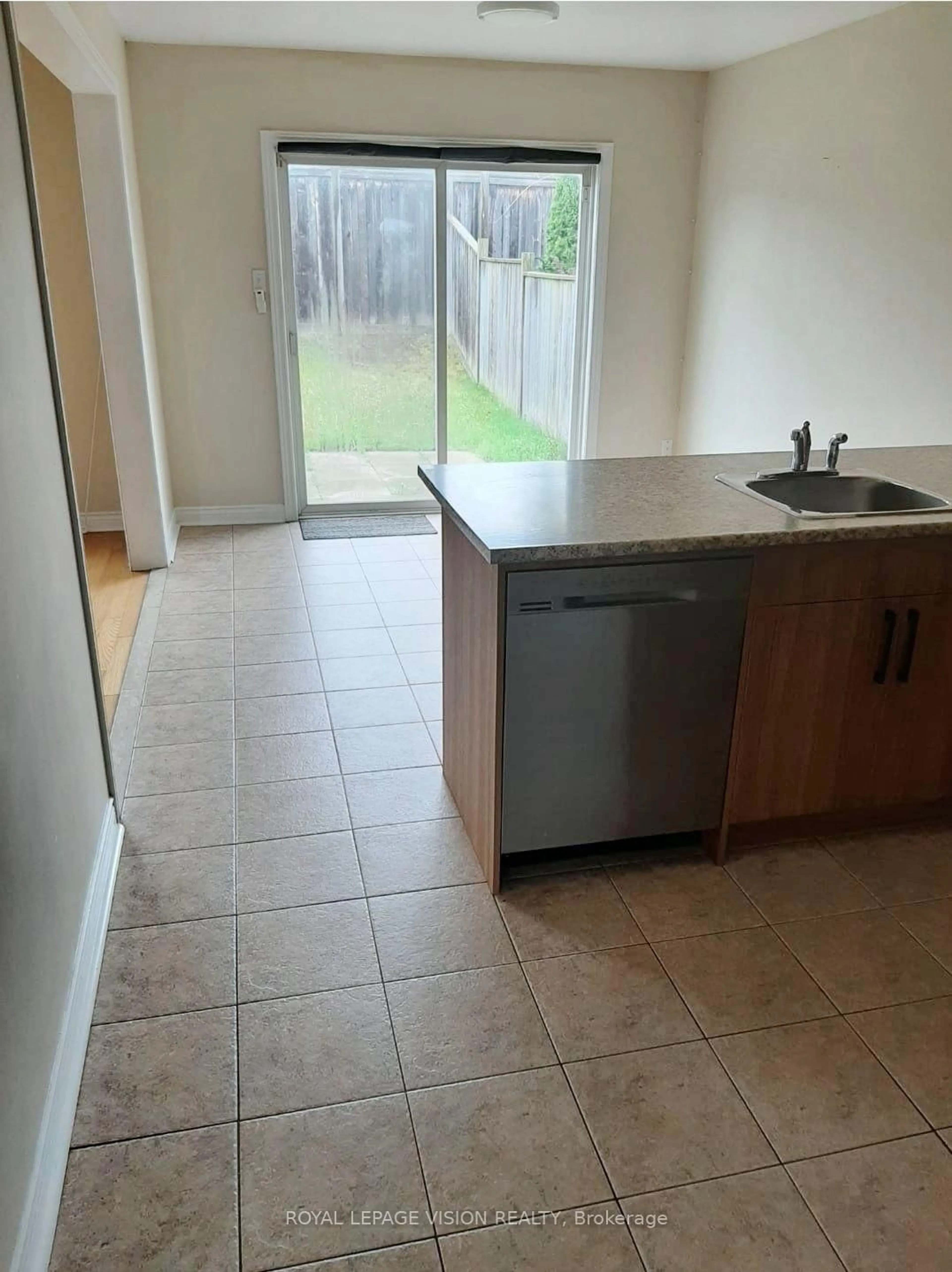 Standard kitchen, unknown for 29 Tracey Crt, Whitby Ontario L1R 3R3
