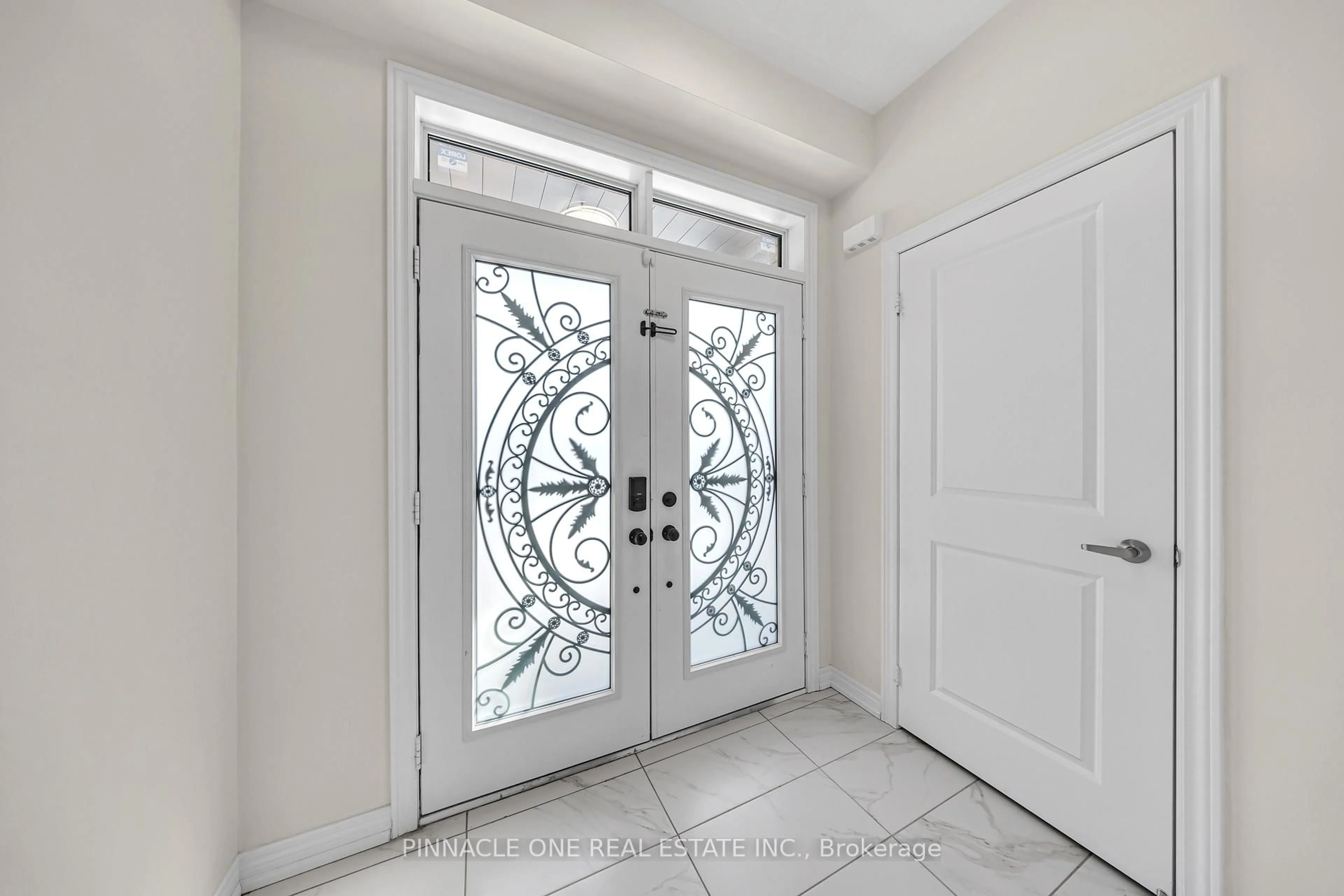 Indoor entryway for 2174 Coppermine St, Oshawa Ontario L1L 0T1