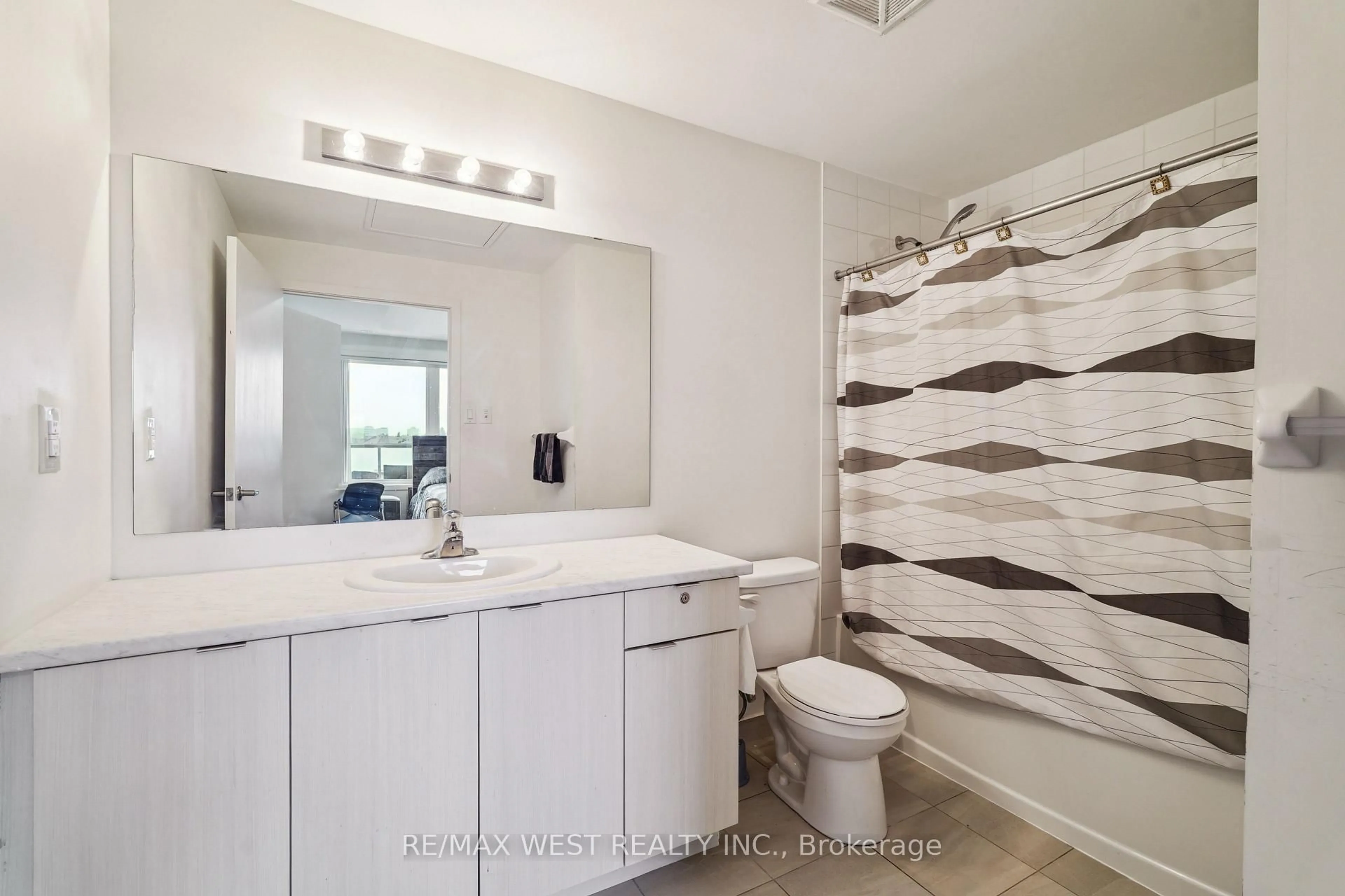 Standard bathroom, ceramic/tile floor for 5155 Sheppard Ave #410, Toronto Ontario M1B 0C8