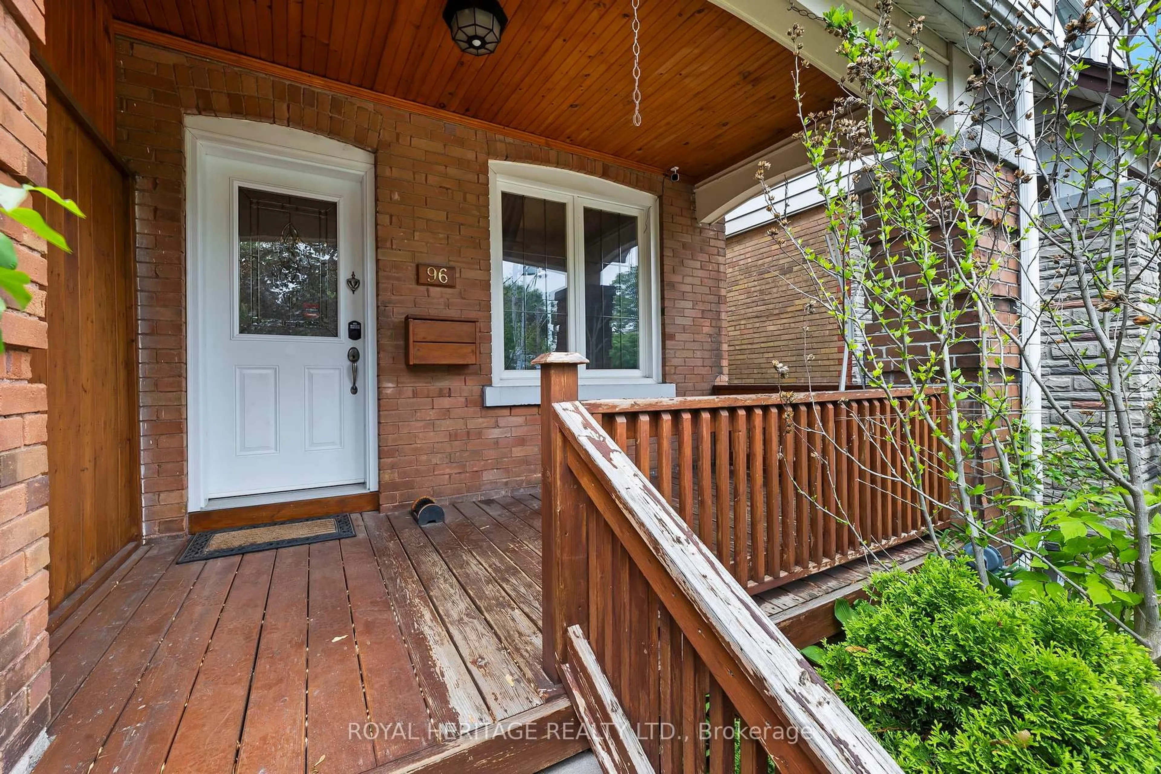Indoor entryway for 96 WOODINGTON Ave, Toronto Ontario M4C 3J8