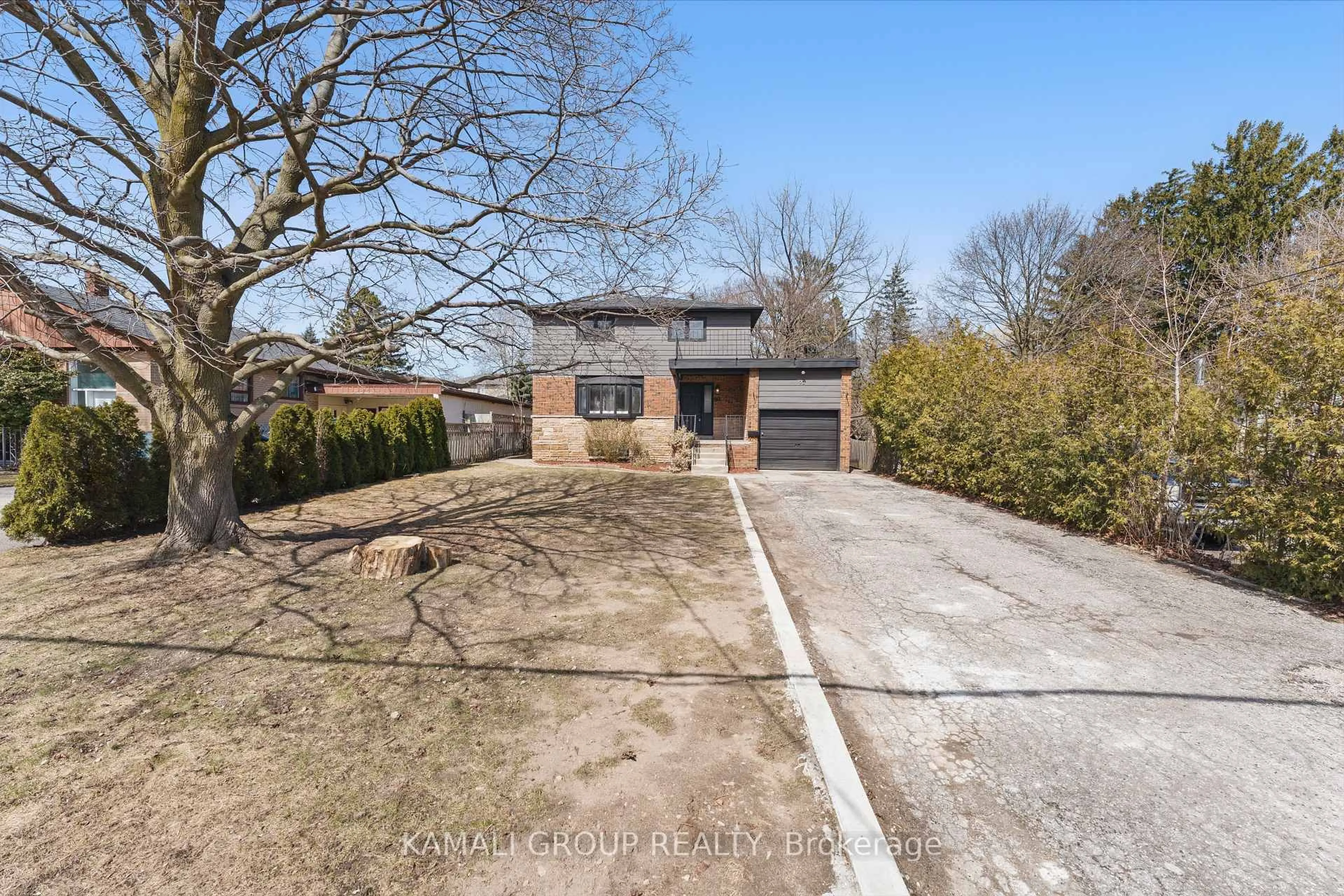 A pic from outside/outdoor area/front of a property/back of a property/a pic from drone, street for 90 Euclid Ave, Toronto Ontario M1C 1J9