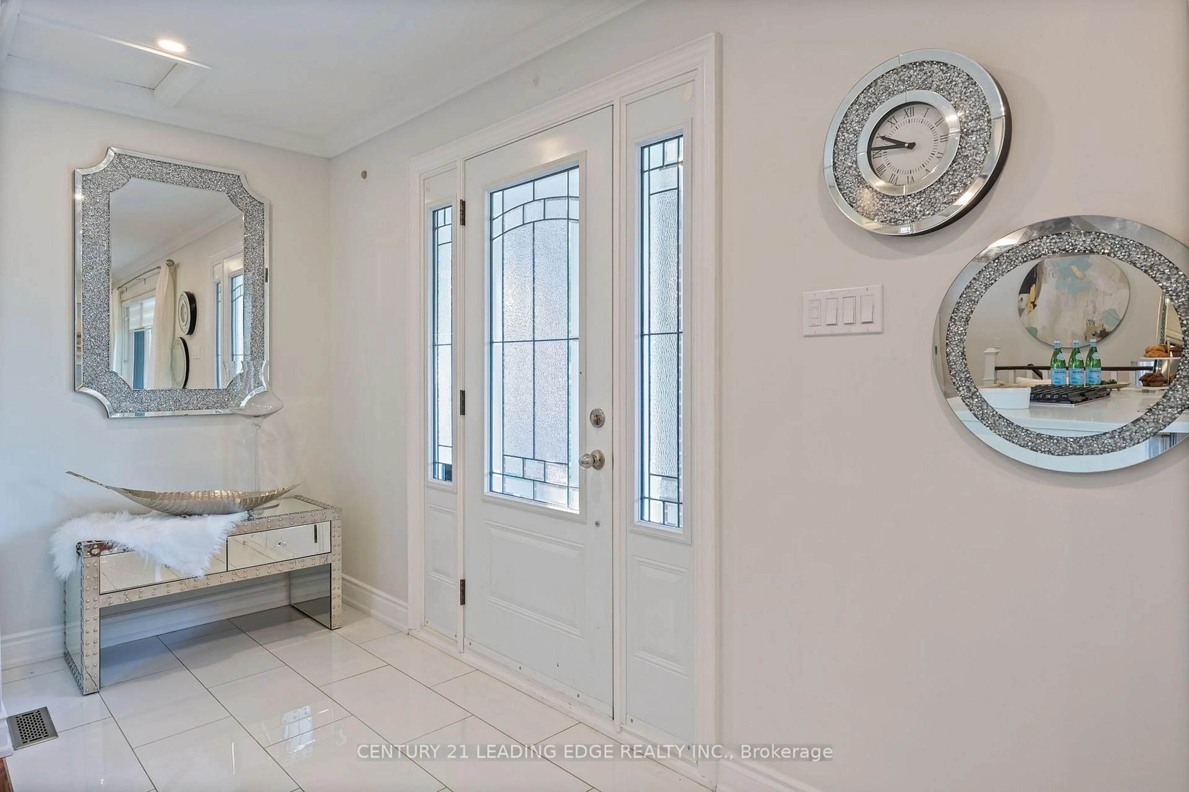 Indoor entryway for 7 Flemington Crt, Whitby Ontario L1N 5X1