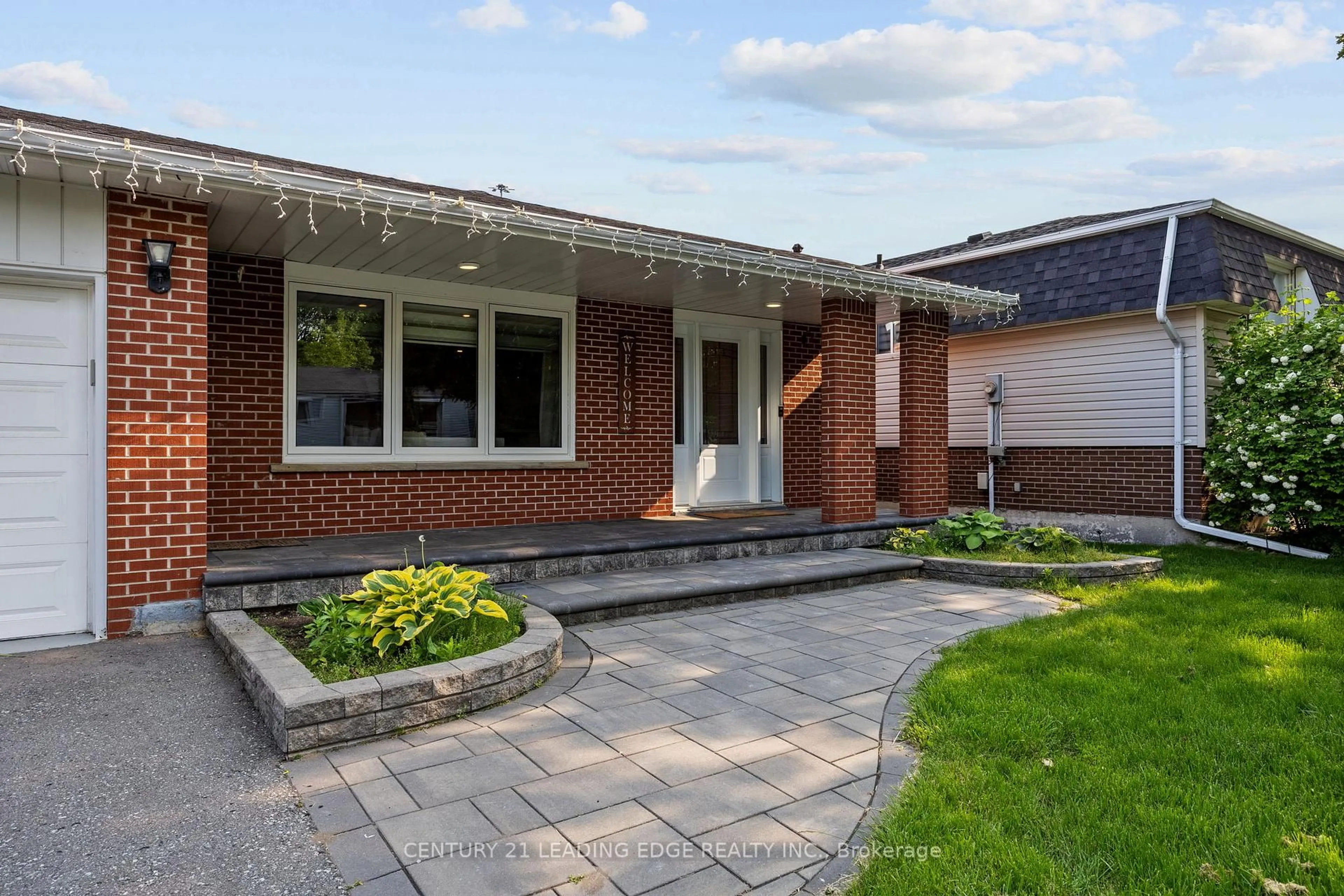 Home with brick exterior material, street for 7 Flemington Crt, Whitby Ontario L1N 5X1