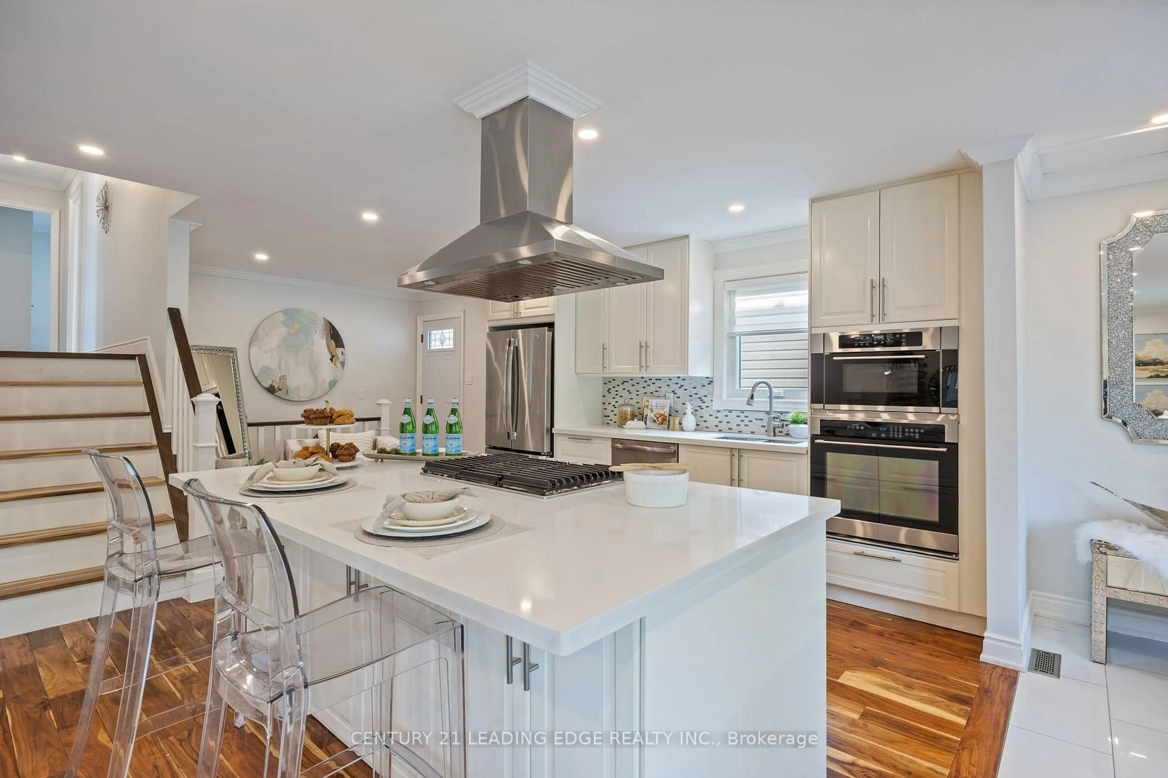 Contemporary kitchen, unknown for 7 Flemington Crt, Whitby Ontario L1N 5X1