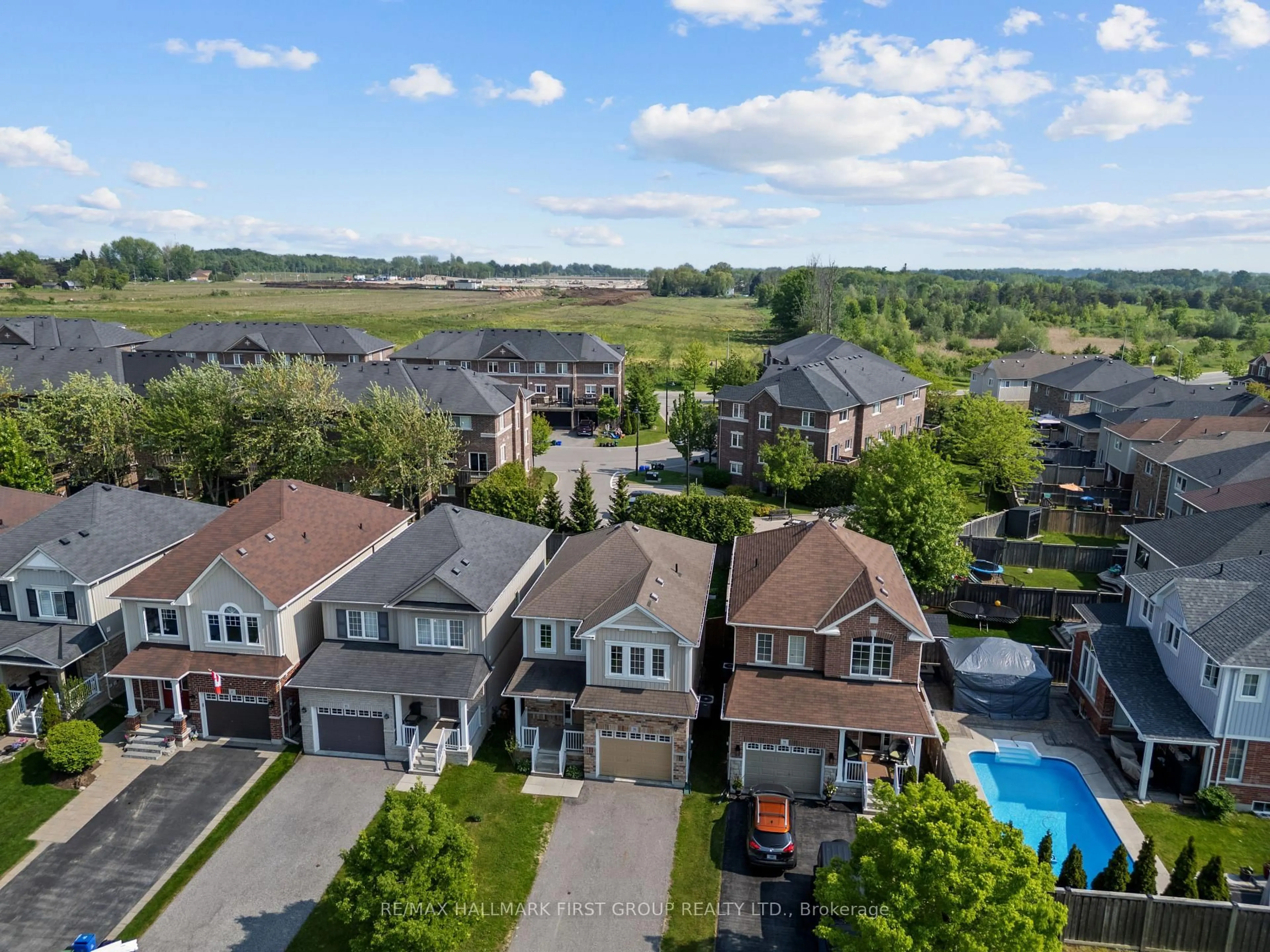 A pic from outside/outdoor area/front of a property/back of a property/a pic from drone, unknown for 59 William Ingles Dr, Clarington Ontario L1E 0E3
