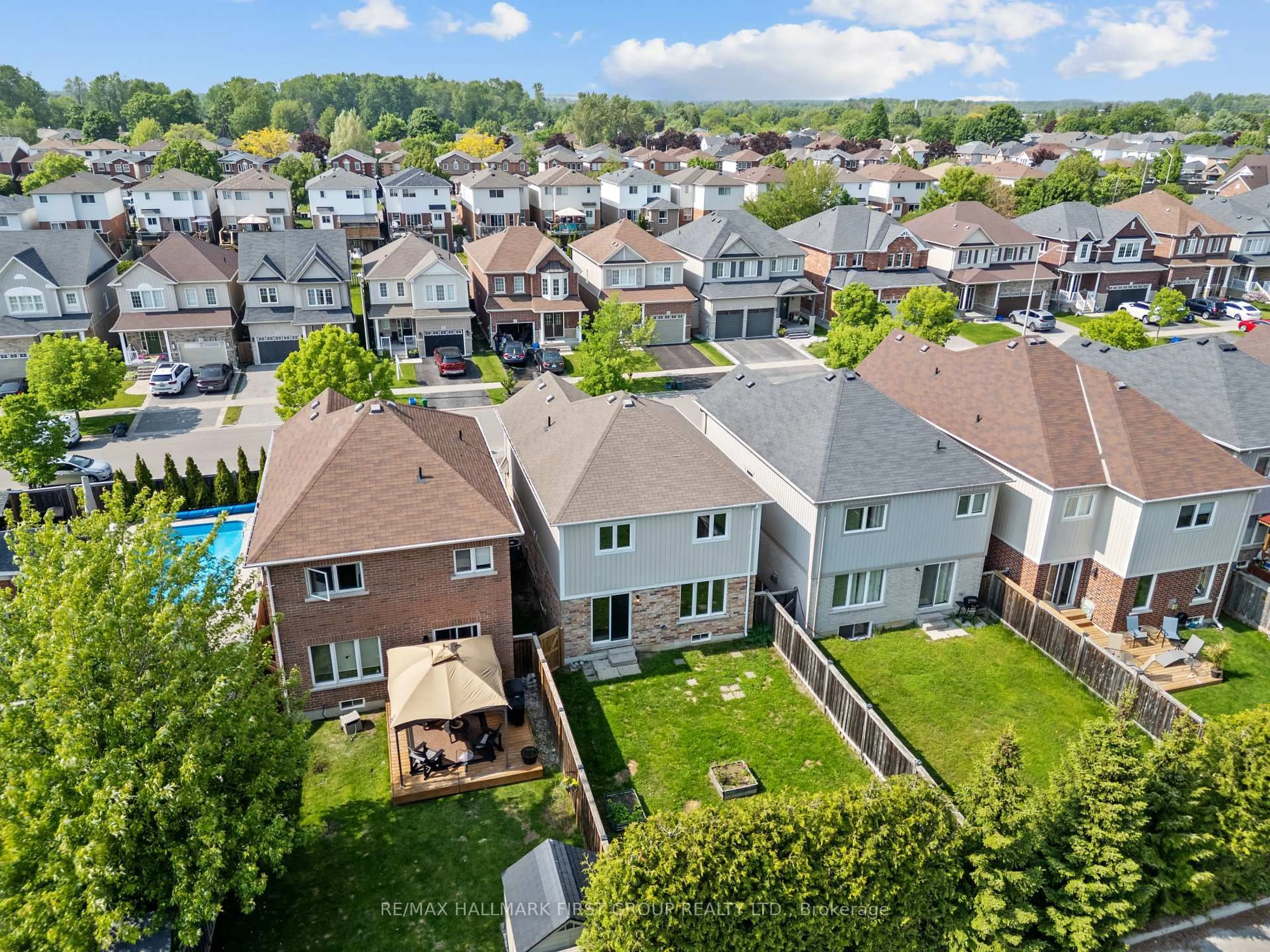 A pic from outside/outdoor area/front of a property/back of a property/a pic from drone, unknown for 59 William Ingles Dr, Clarington Ontario L1E 0E3
