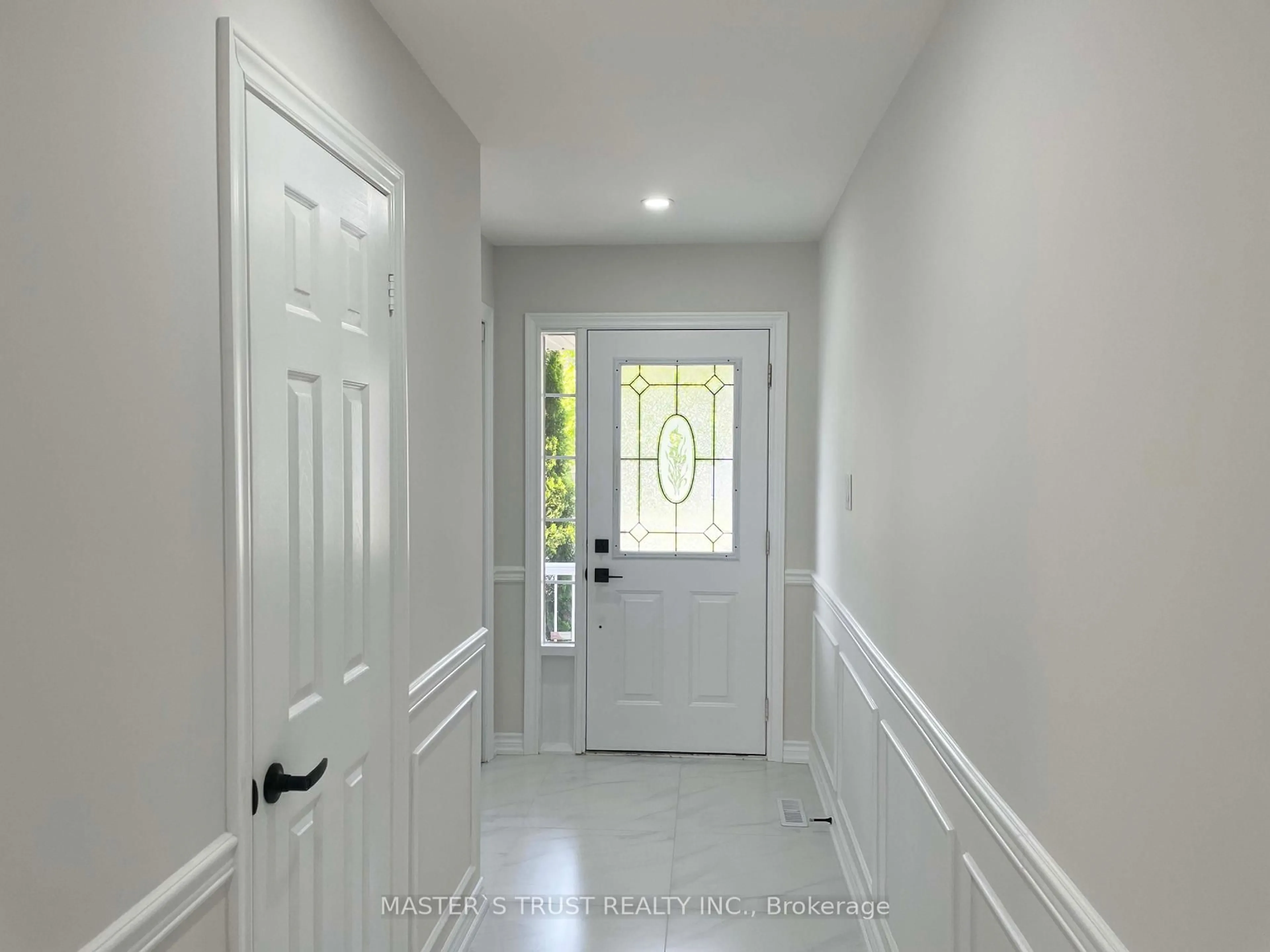 Indoor entryway for 189 Andona Cres, Toronto Ontario M1C 5J7
