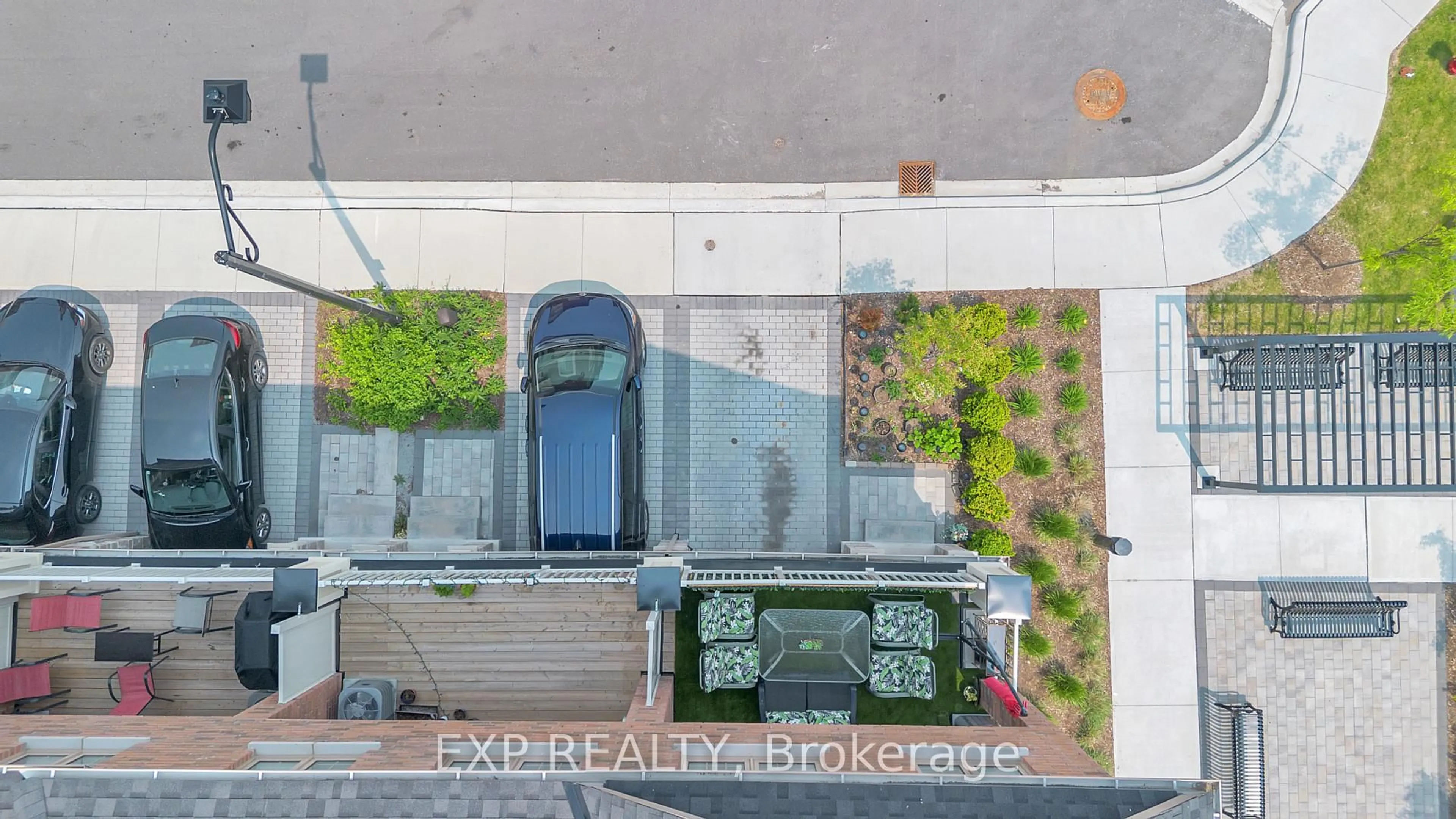 A pic from outside/outdoor area/front of a property/back of a property/a pic from drone, unknown for 517 Old Harwood Ave, Ajax Ontario L1Z 0V2