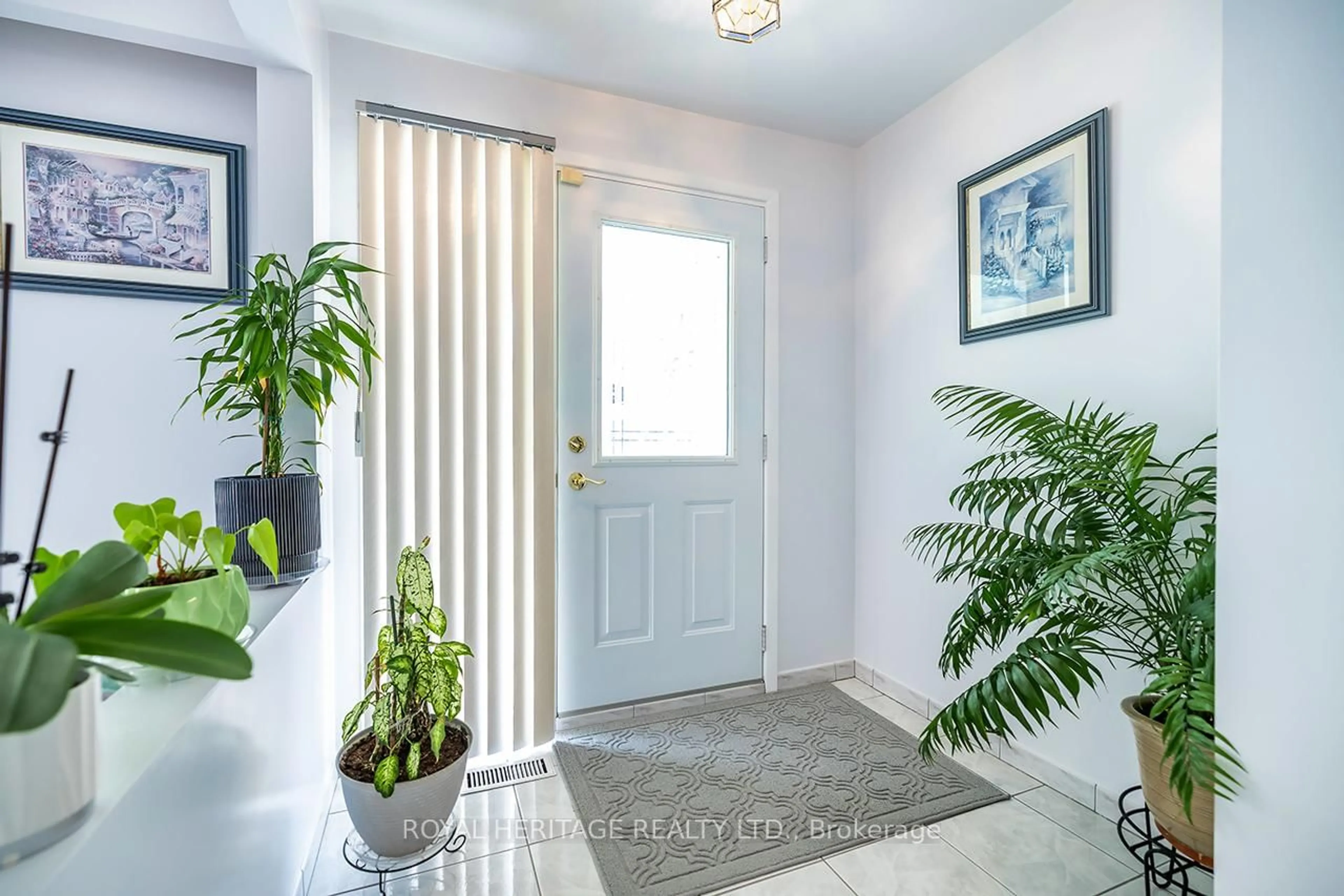 Indoor entryway for 52 Moraine Hill Dr, Toronto Ontario M1T 2A2