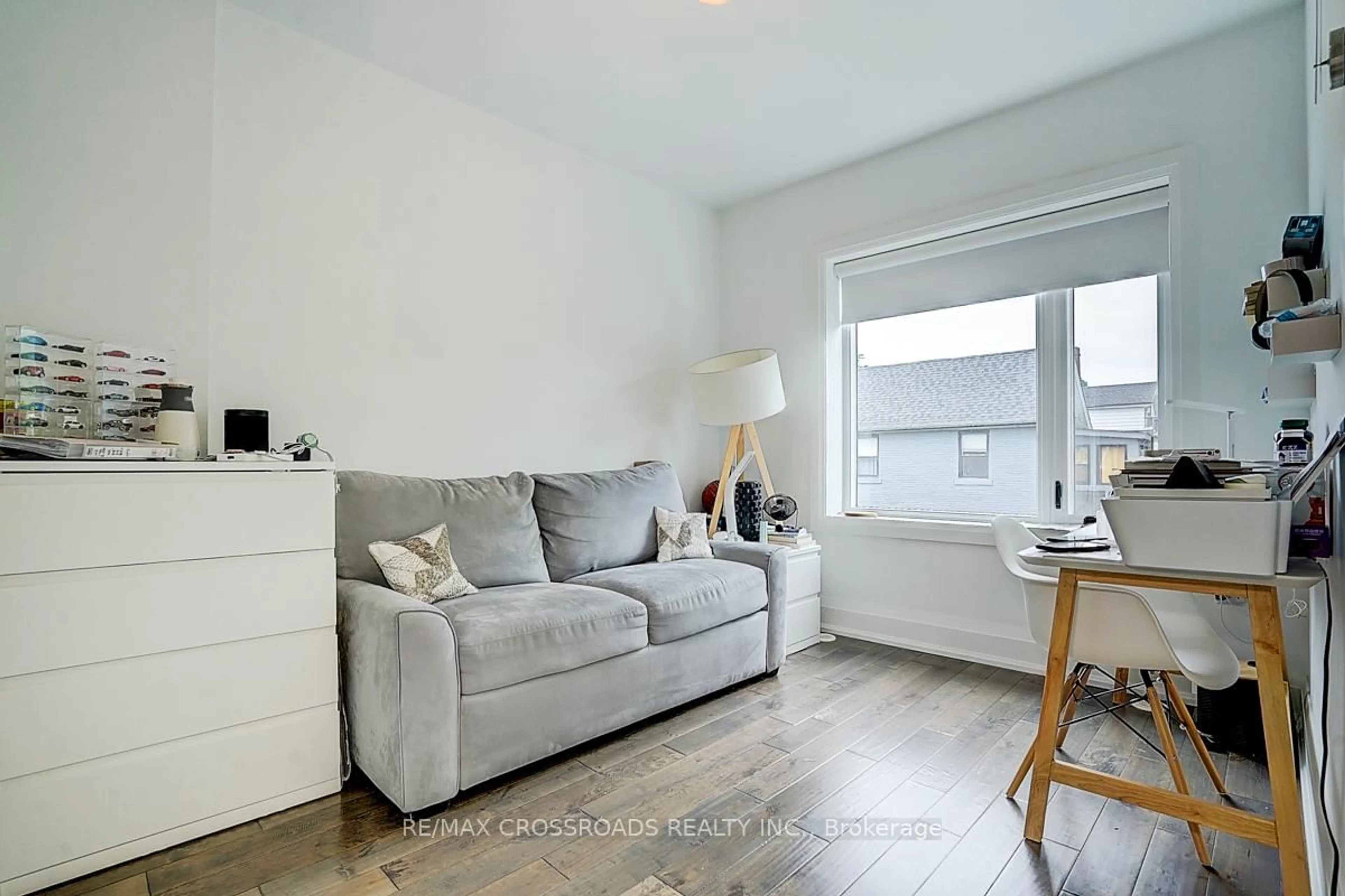 Living room with furniture, unknown for 28 Chisholm Ave, Toronto Ontario M4C 4V2