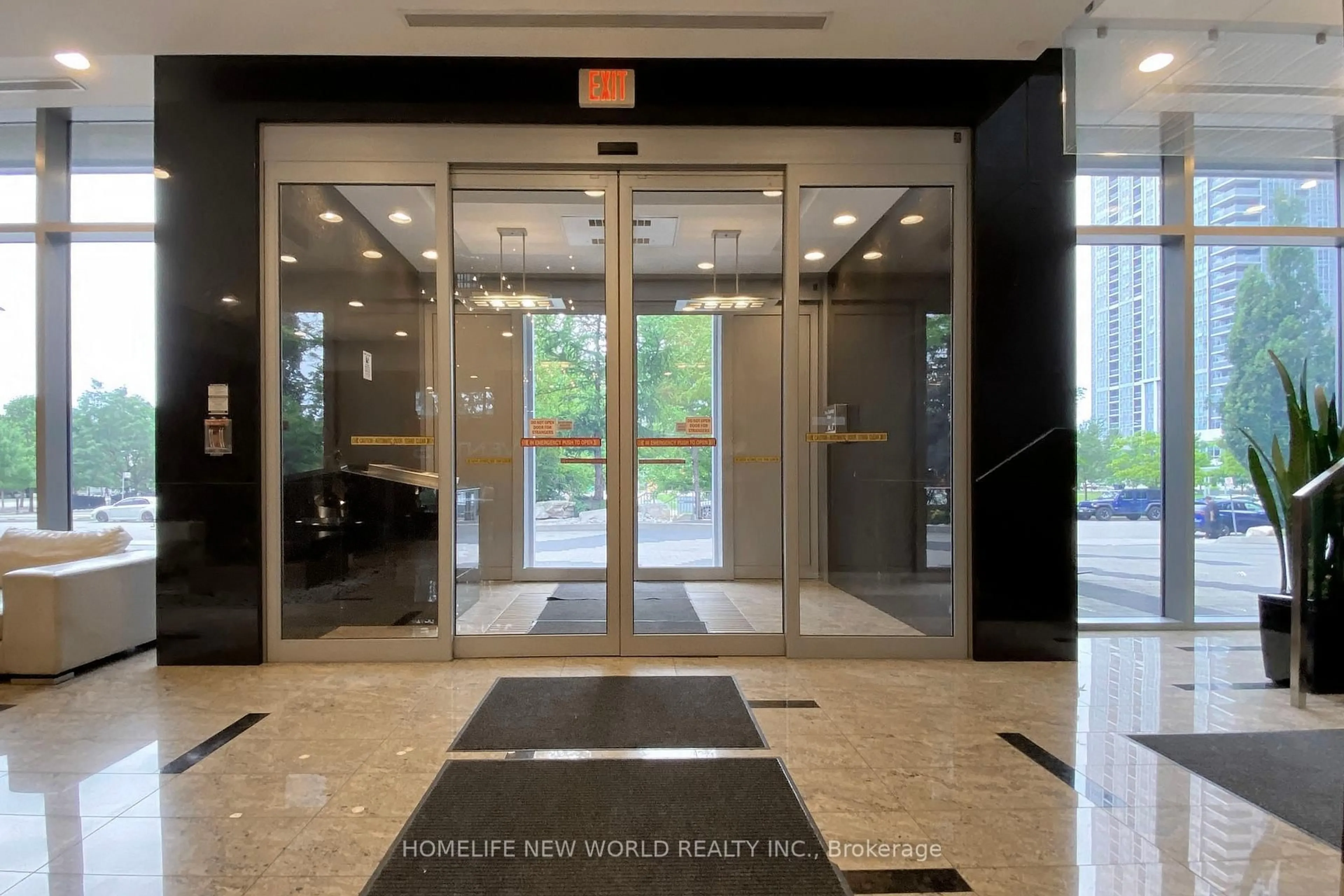 Indoor foyer for 151 Village Green Sq #501, Toronto Ontario M1S 0K5
