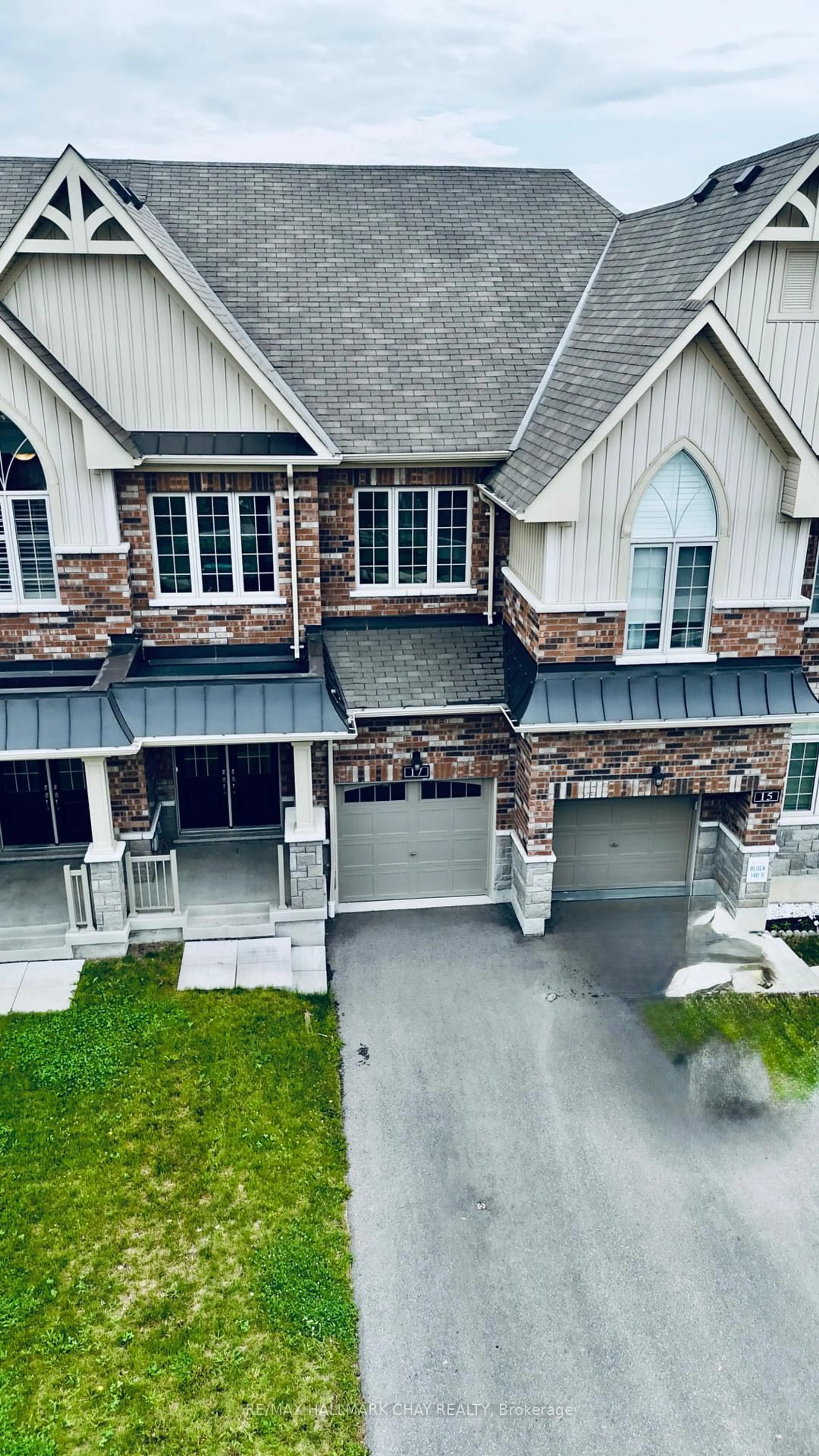 A pic from outside/outdoor area/front of a property/back of a property/a pic from drone, street for 17 Sutcliffe Dr, Whitby Ontario L1R 0R2