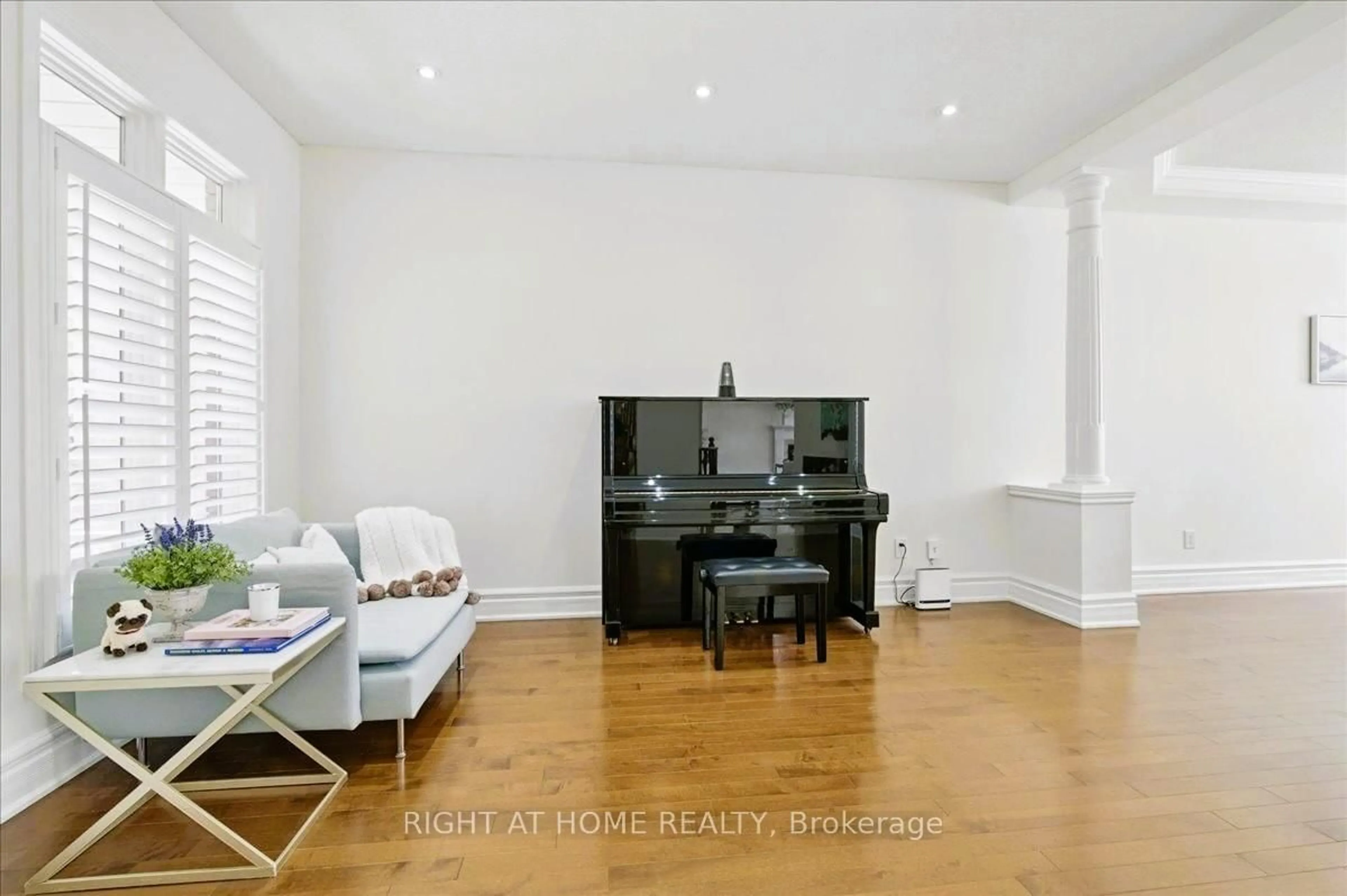 Living room with furniture, unknown for 842 Primrose Crt, Pickering Ontario L1X 2S7