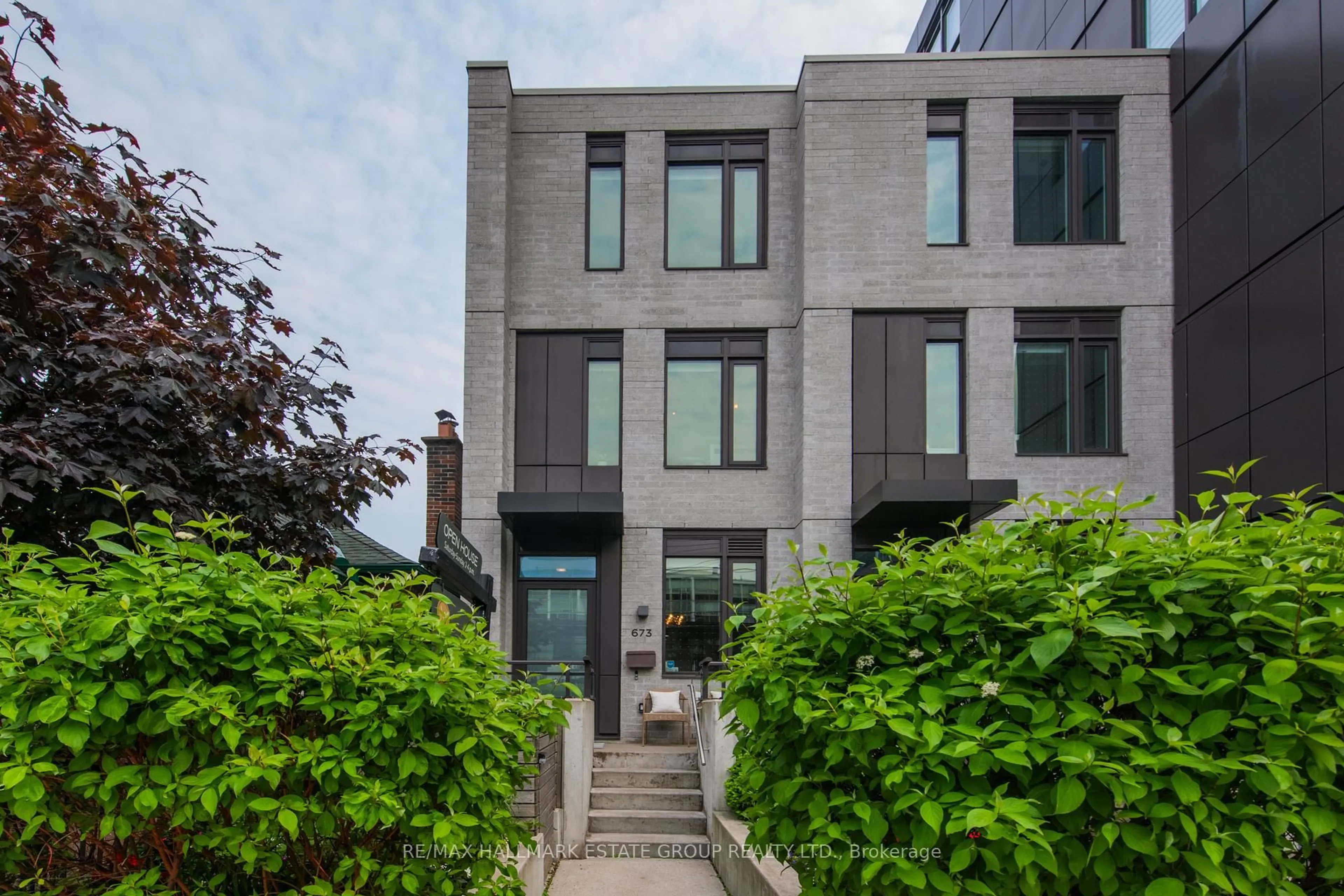 Unknown for 673 Kingston Rd, Toronto Ontario M4E 1R6