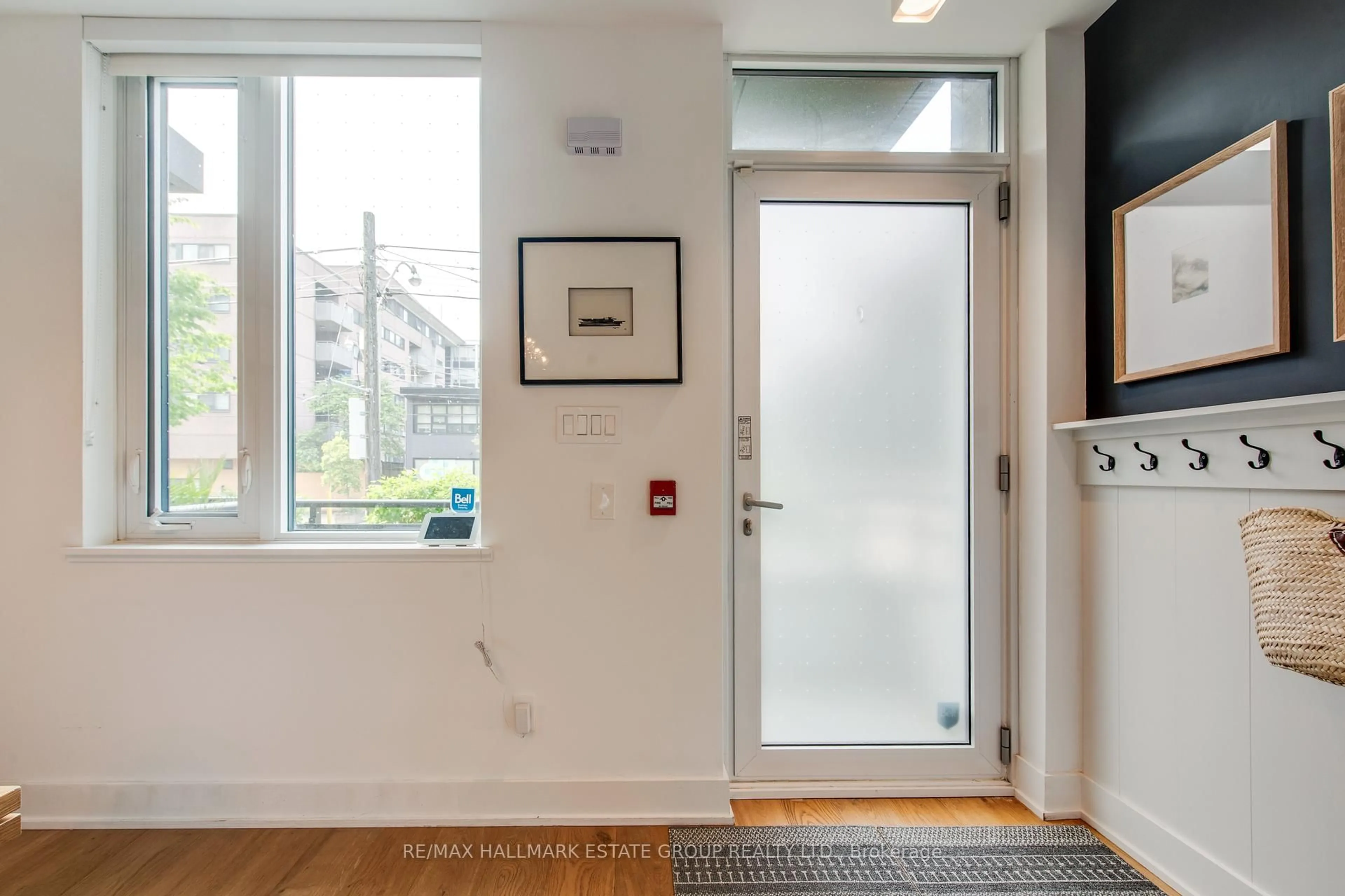 Indoor entryway for 673 Kingston Rd, Toronto Ontario M4E 1R6