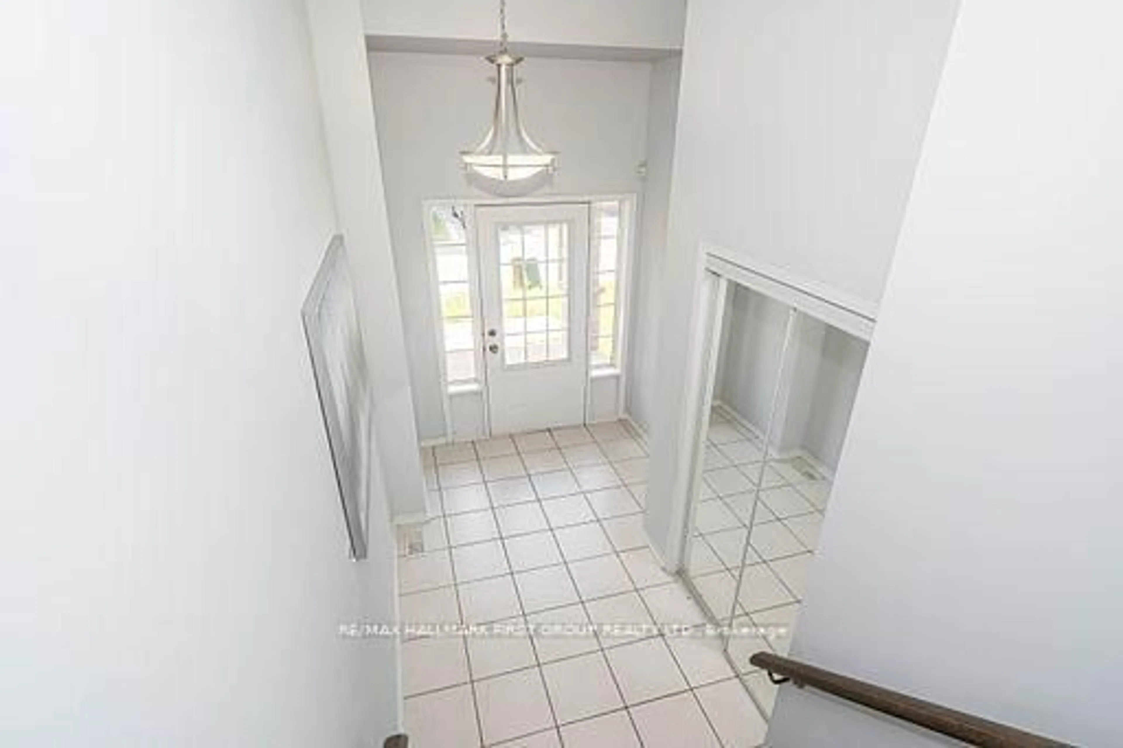Unknown for 527 Rossland Rd, Ajax Ontario L1T 4S1