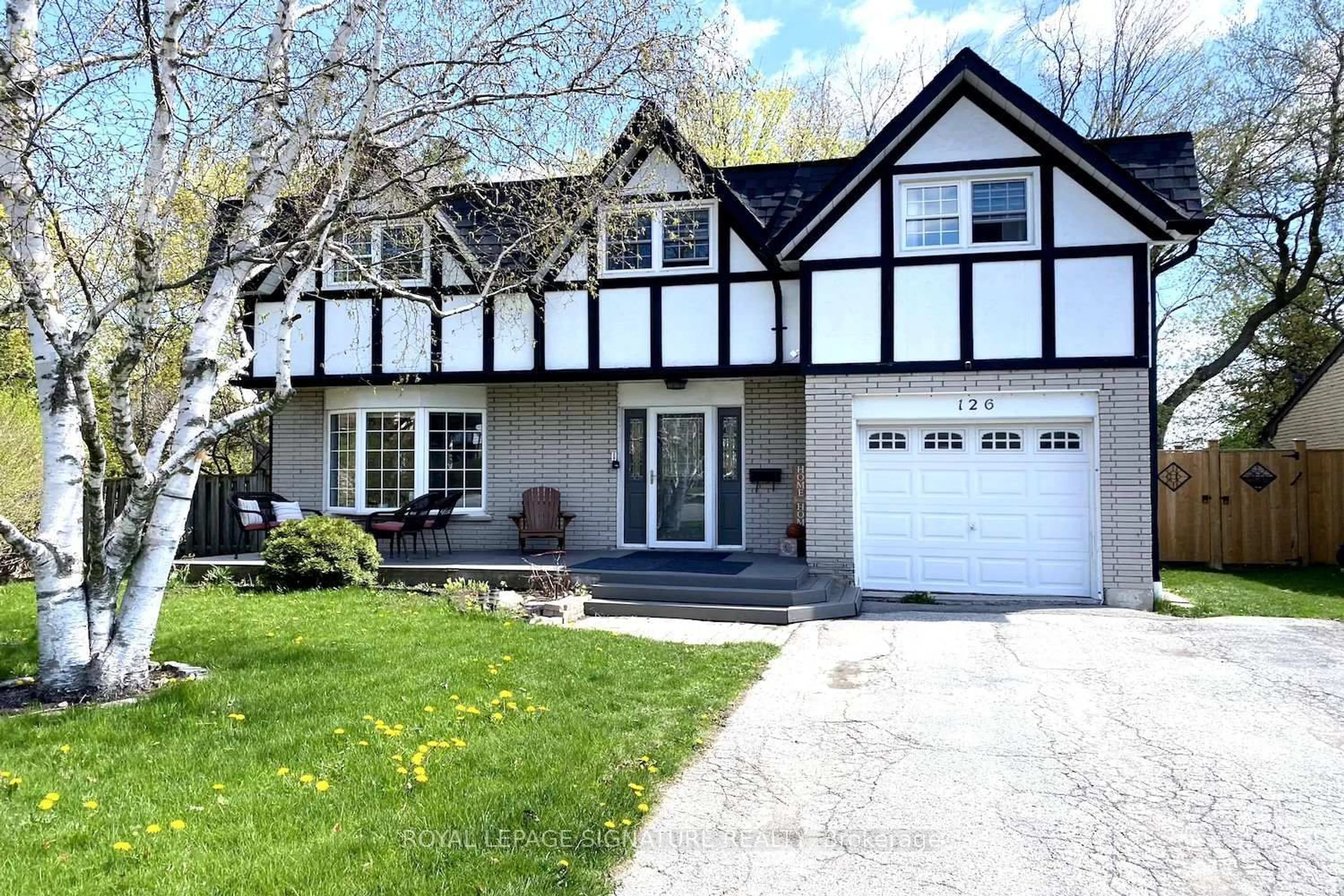 Home with vinyl exterior material, street for 126 Beaverbrook Crt, Toronto Ontario M1C 3A9
