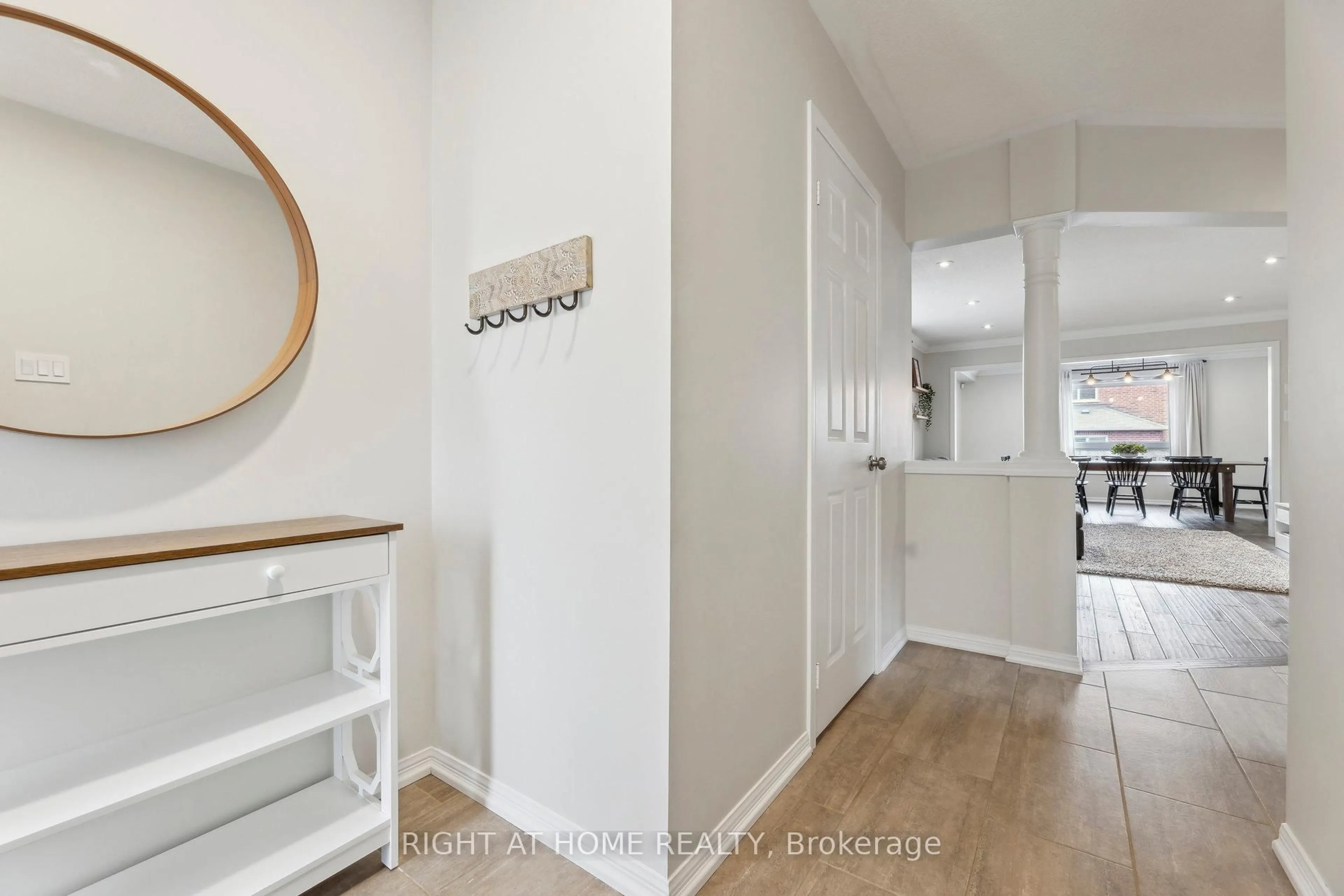 Indoor entryway for 92 Longueuil Pl, Whitby Ontario L1R 3H1