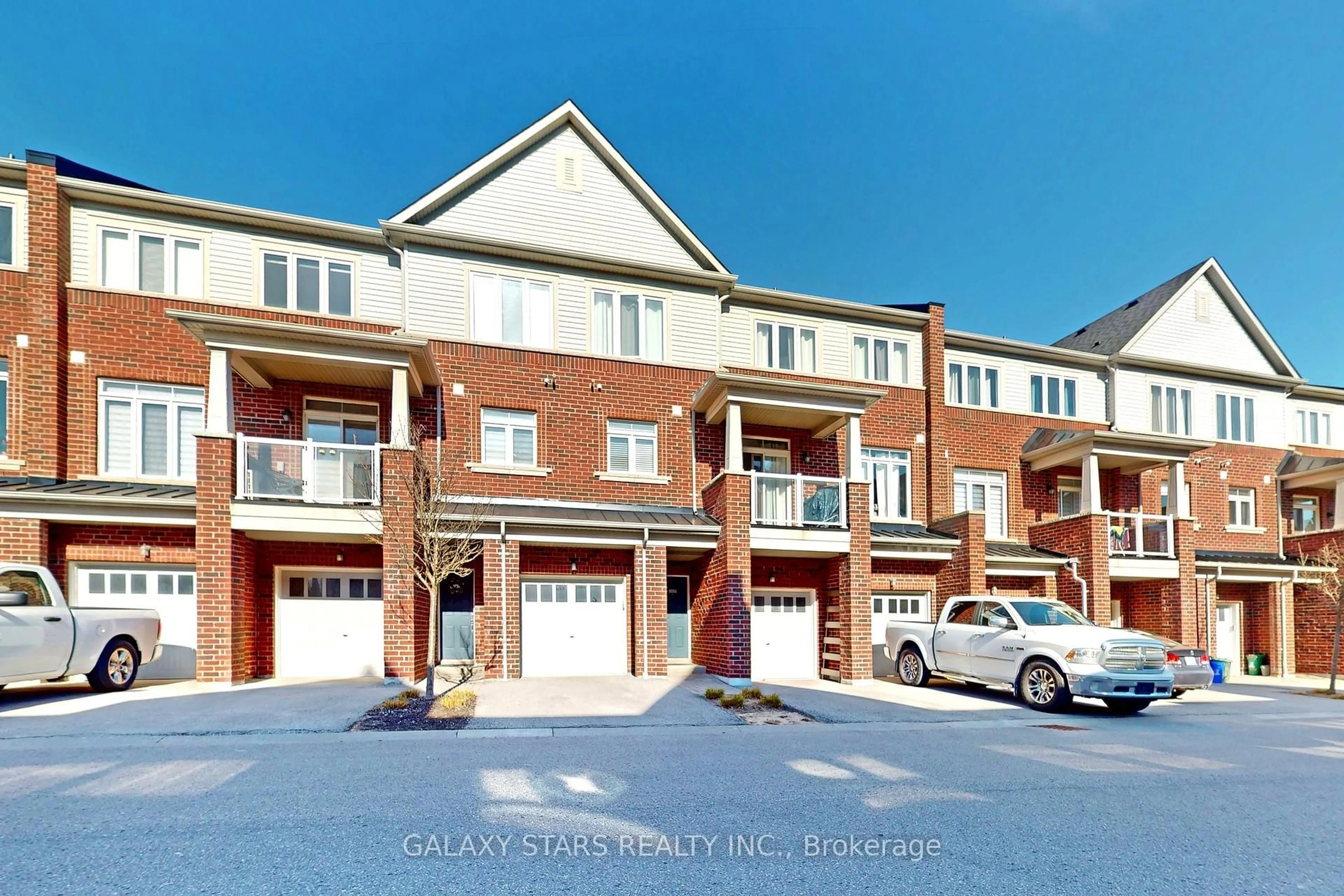 A pic from outside/outdoor area/front of a property/back of a property/a pic from drone, street for 2429 Nantucket Chse #102, Pickering Ontario L1X 0E4