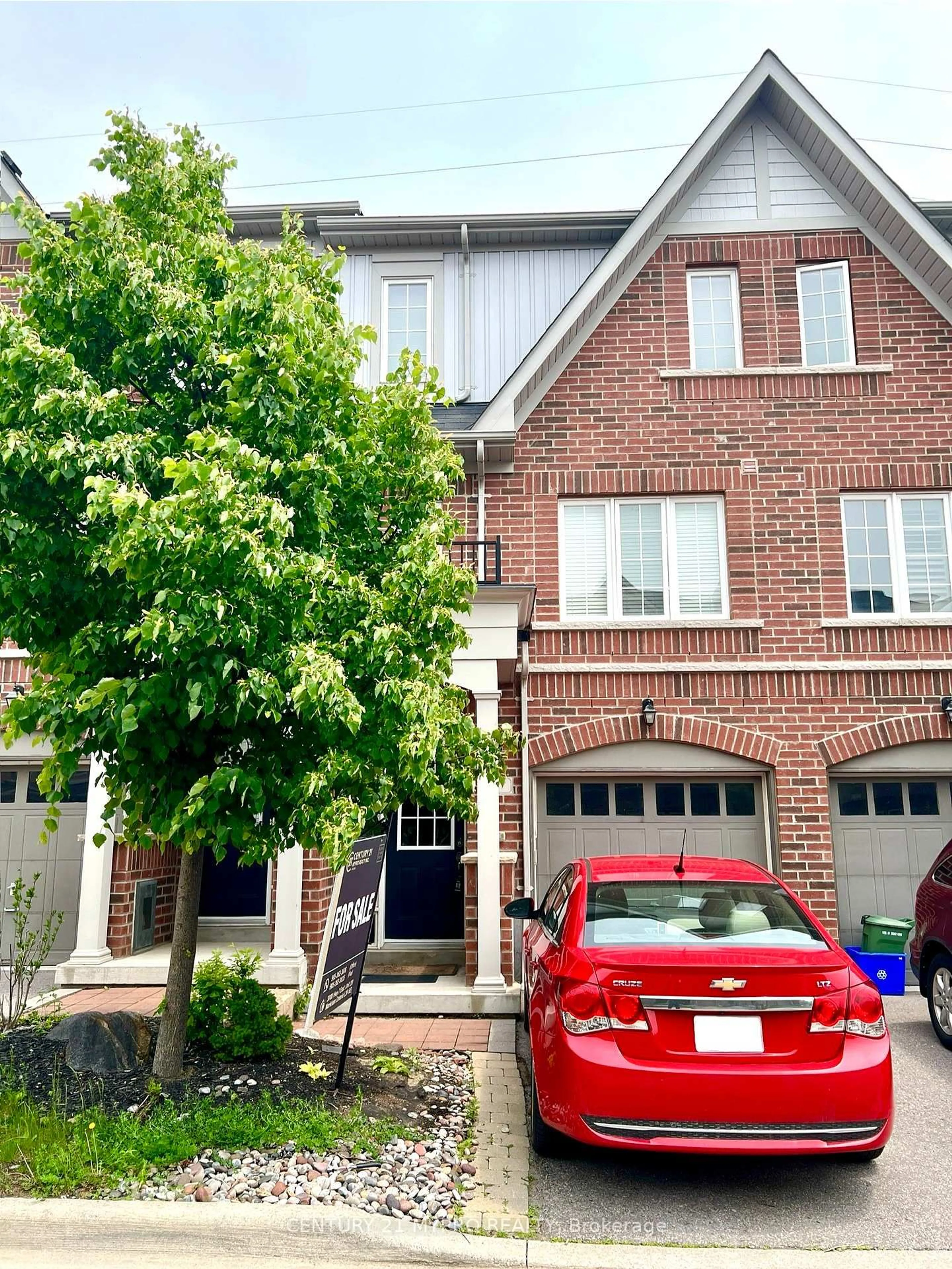 Home with brick exterior material, street for 7 Magpie Way, Whitby Ontario L1N 0K7
