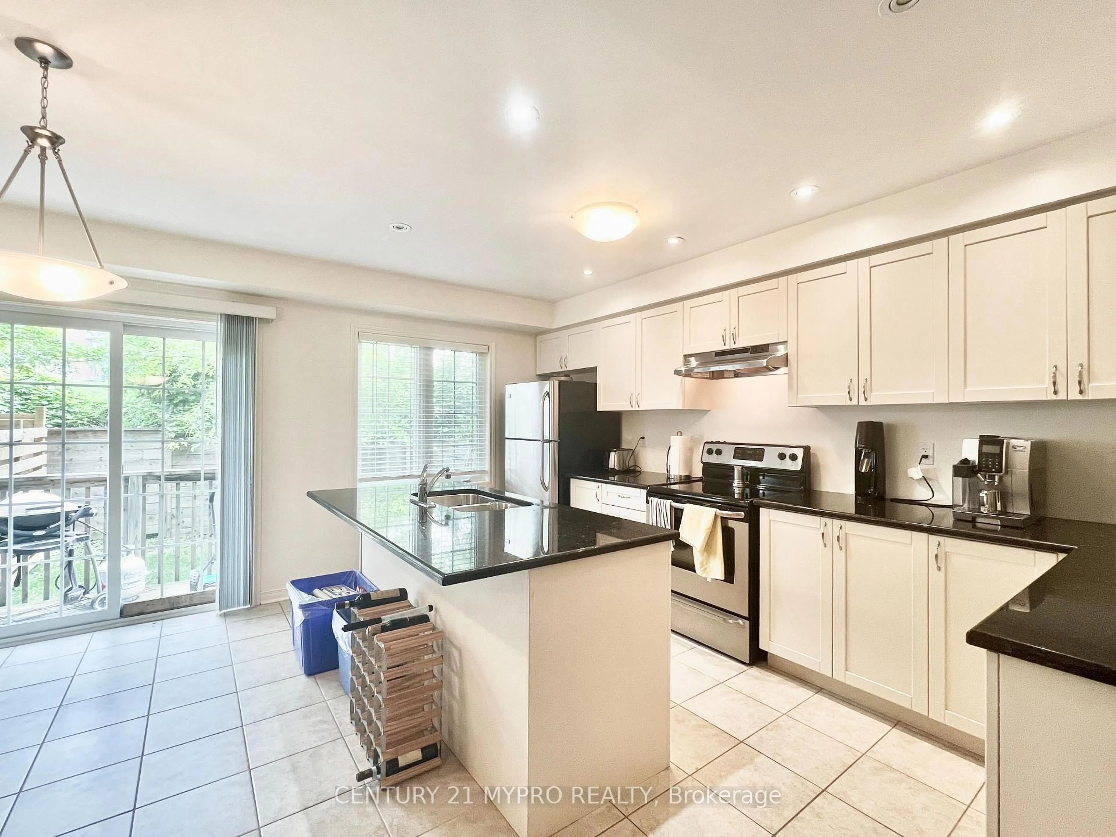 Open concept kitchen, ceramic/tile floor for 7 Magpie Way, Whitby Ontario L1N 0K7