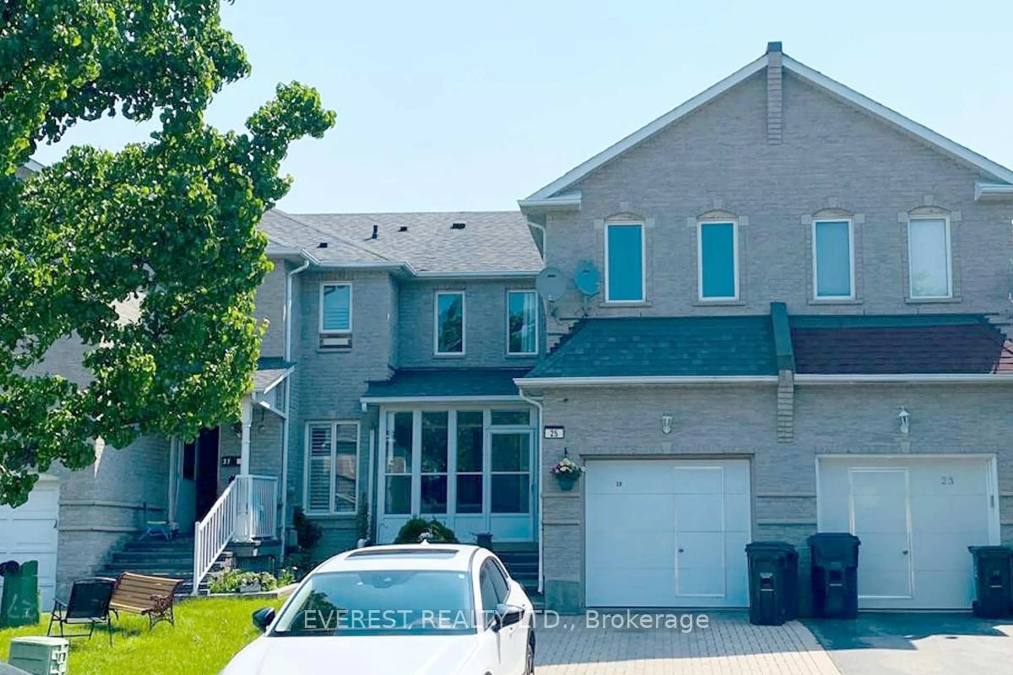 Home with vinyl exterior material, street for 25 Bridlegrove Dr, Toronto Ontario M1M 3W8