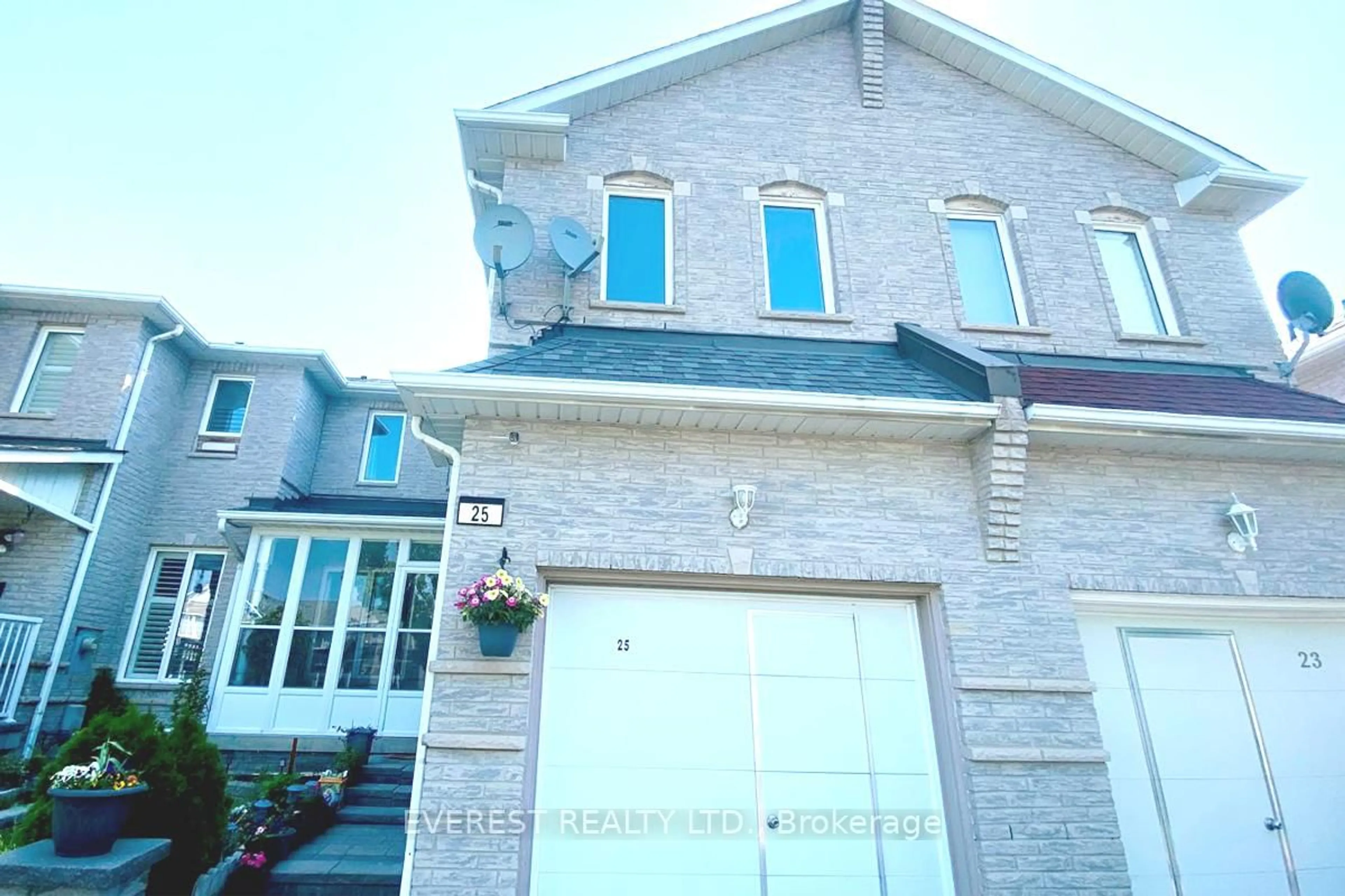 Home with brick exterior material, building for 25 Bridlegrove Dr, Toronto Ontario M1M 3W8