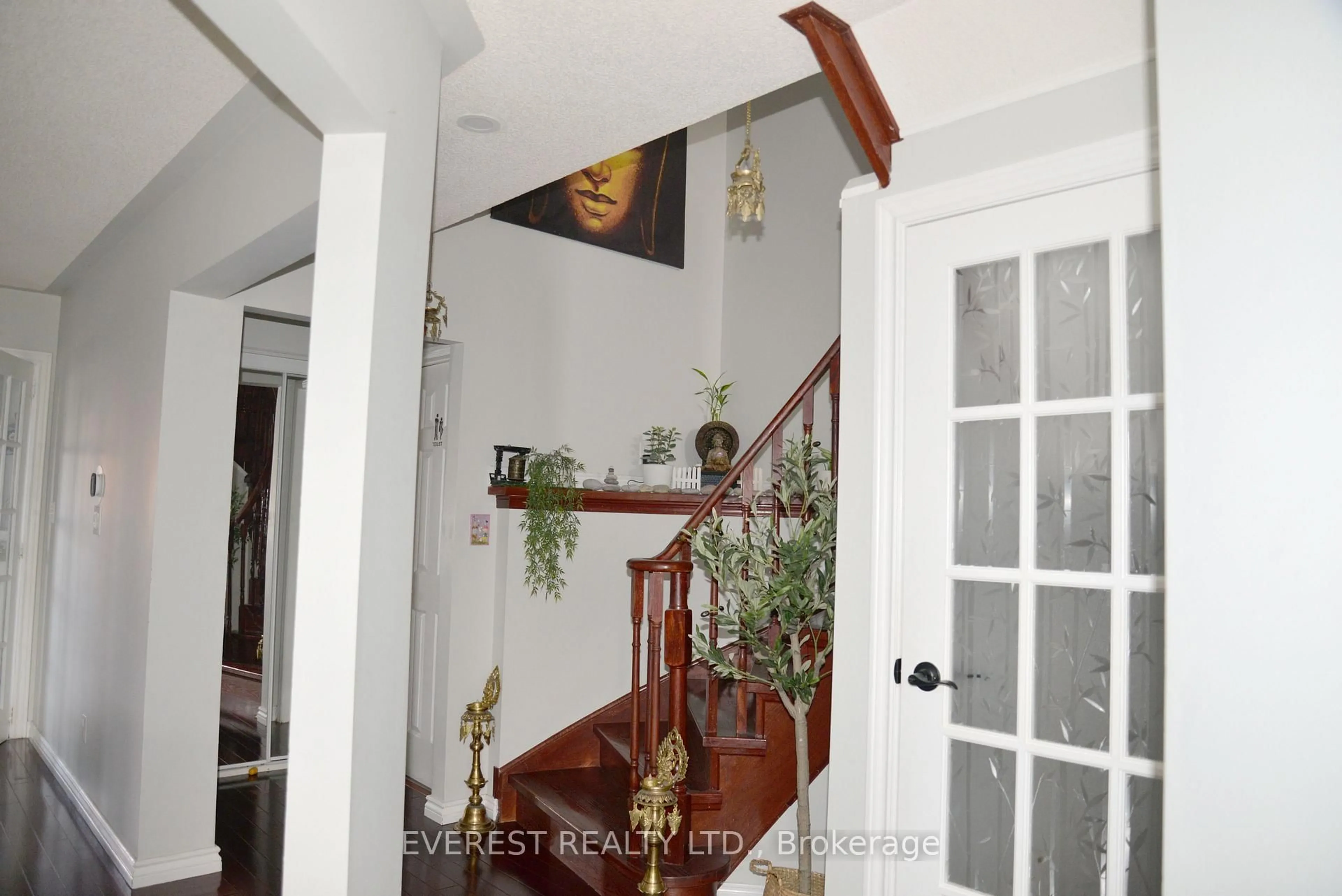 Indoor foyer for 25 Bridlegrove Dr, Toronto Ontario M1M 3W8