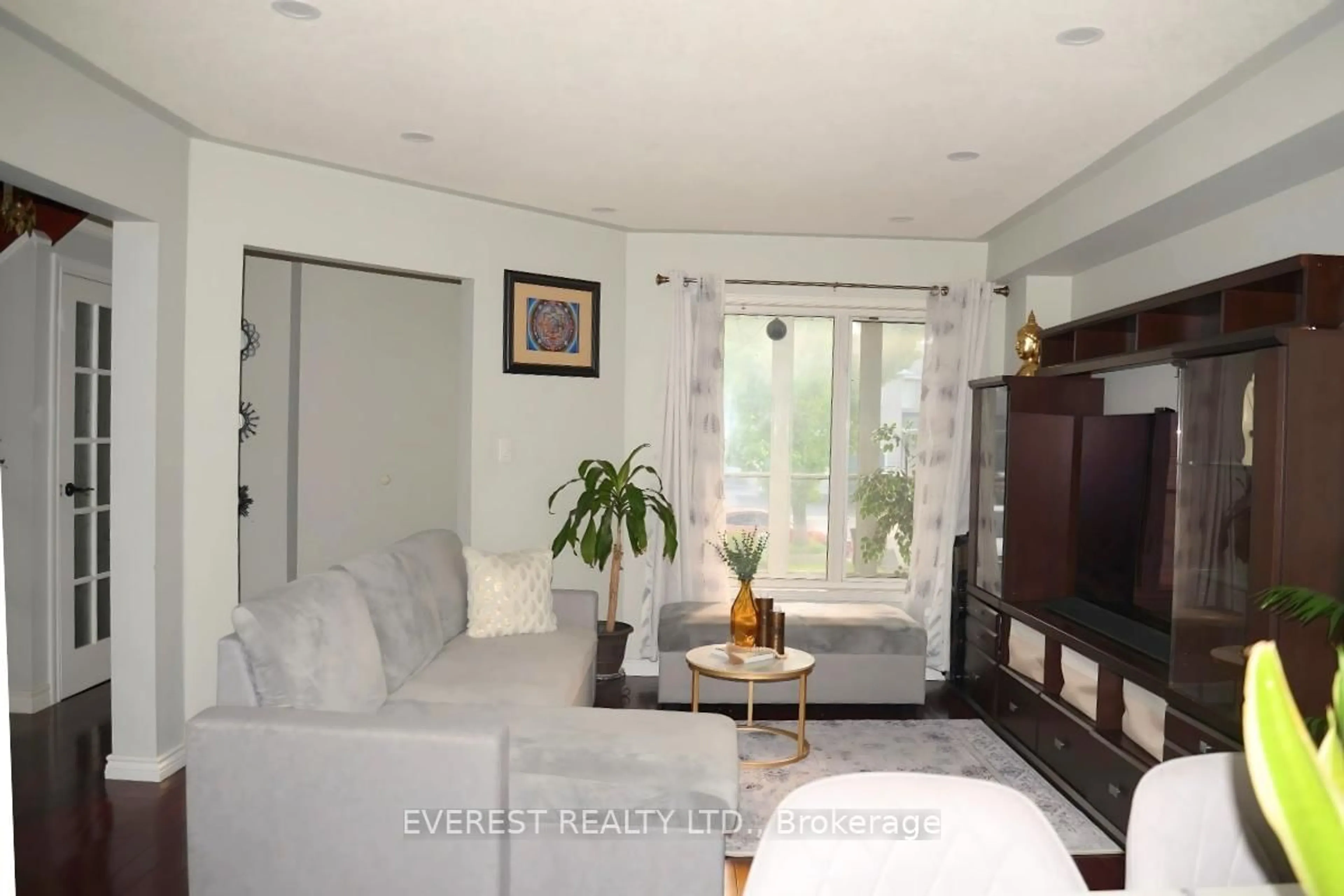 Living room with furniture, unknown for 25 Bridlegrove Dr, Toronto Ontario M1M 3W8