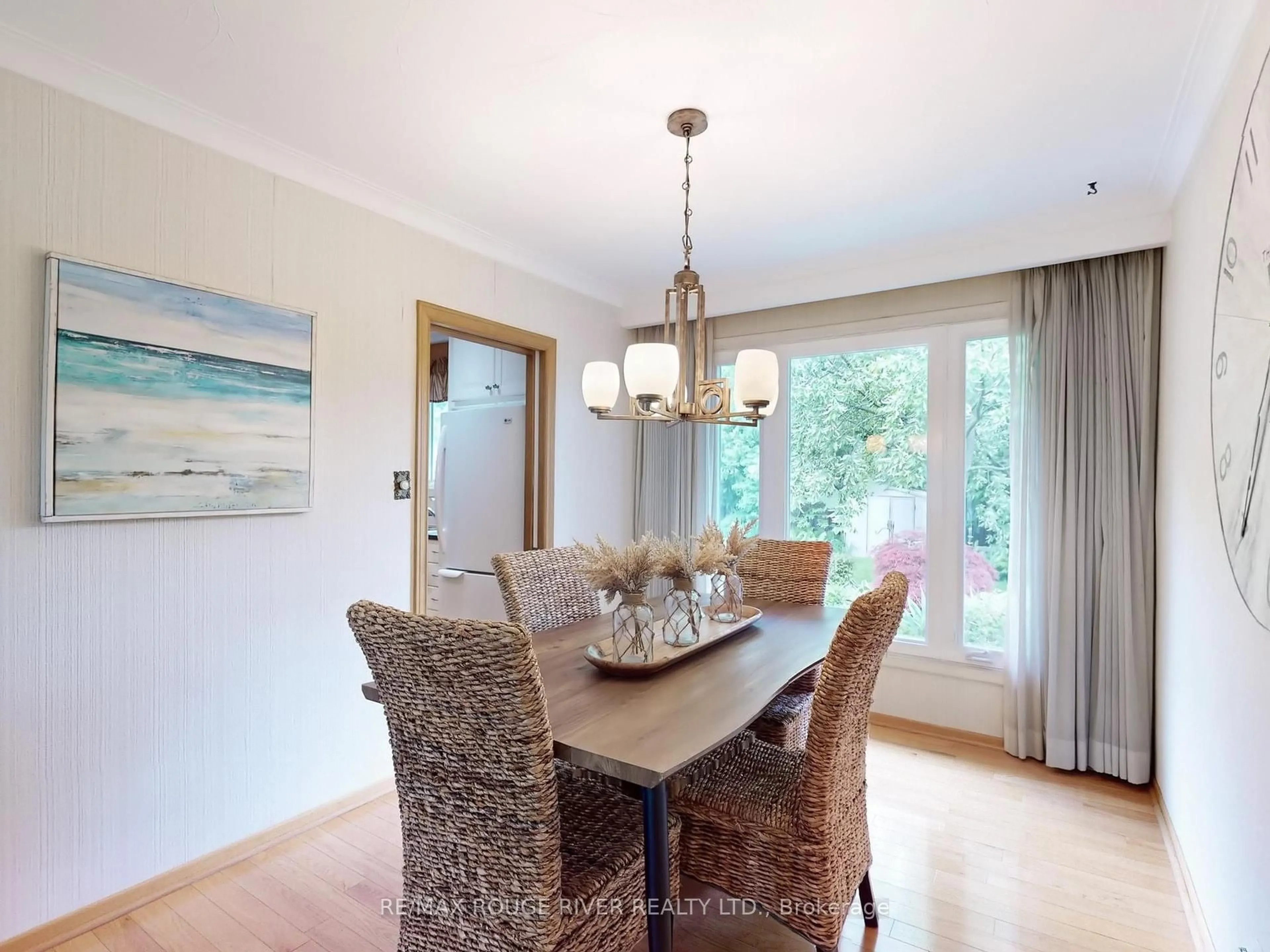 Dining room, wood/laminate floor for 309 Jaybell Grve, Toronto Ontario M1C 2X4