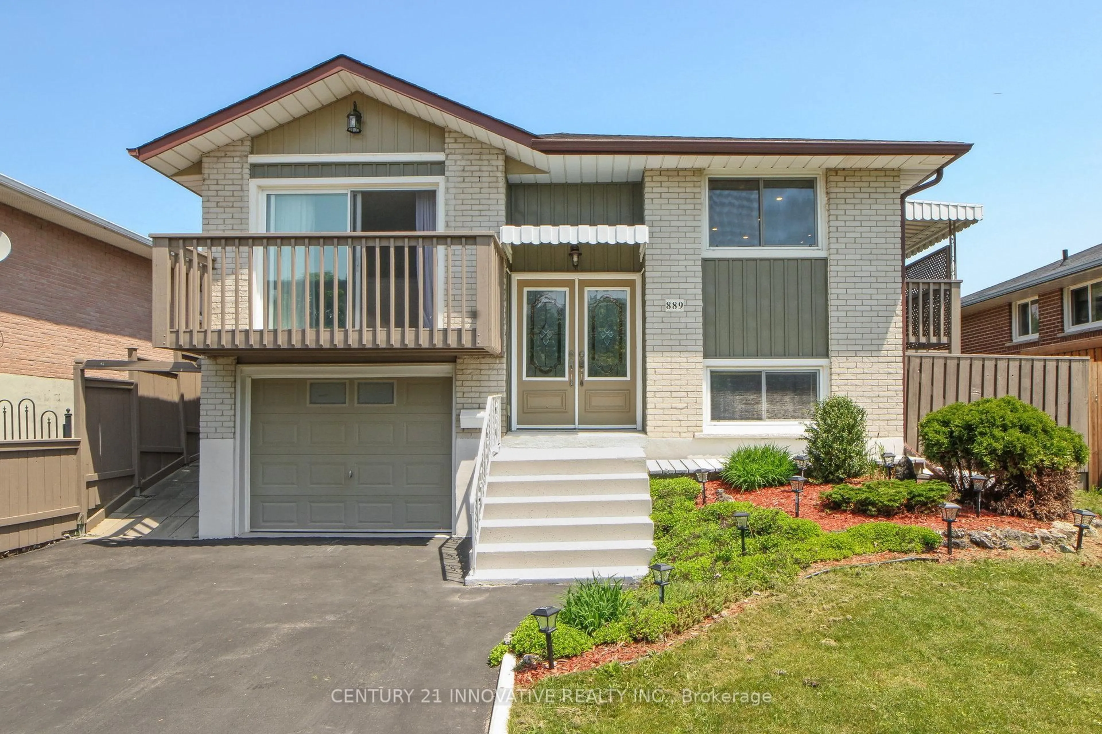 Home with vinyl exterior material, street for 889 Carnaby Cres, Oshawa Ontario L1G 2Y7