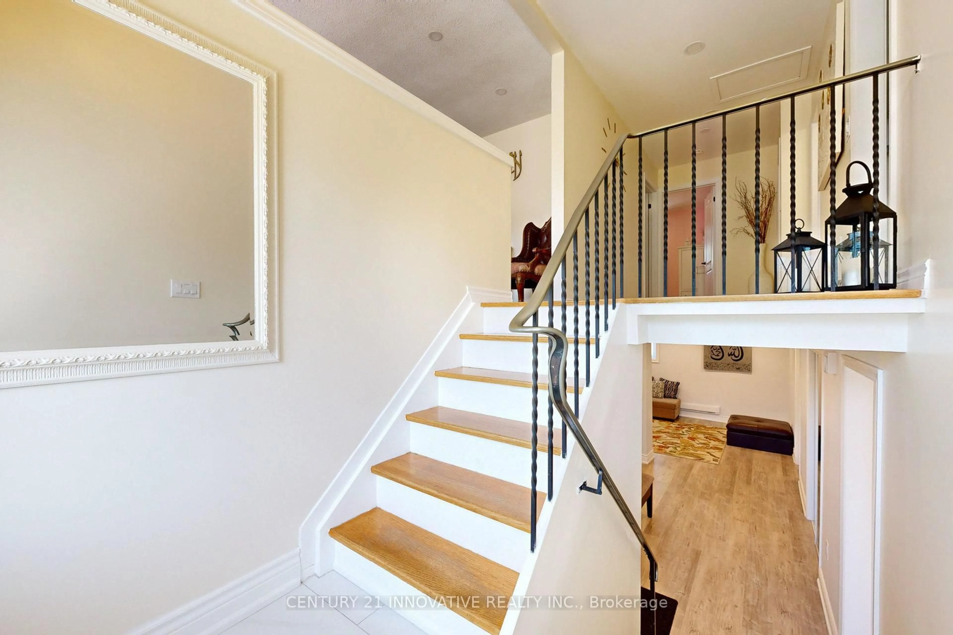Unknown for 889 Carnaby Cres, Oshawa Ontario L1G 2Y7