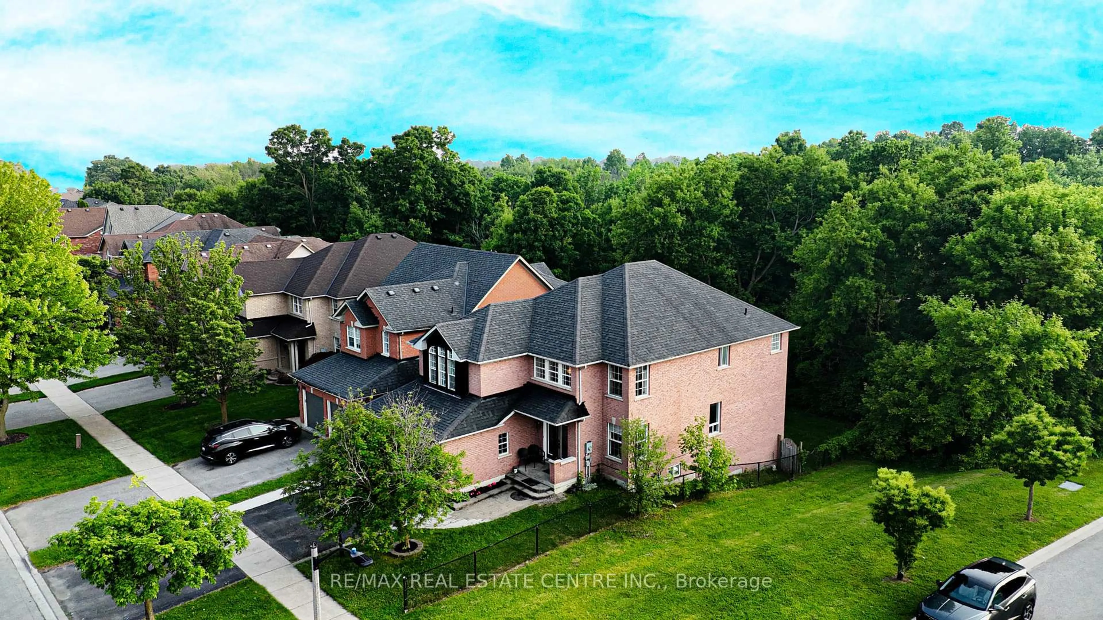 A pic from outside/outdoor area/front of a property/back of a property/a pic from drone, mountain view for 3100 Country Lane, Whitby Ontario L1P 1M4