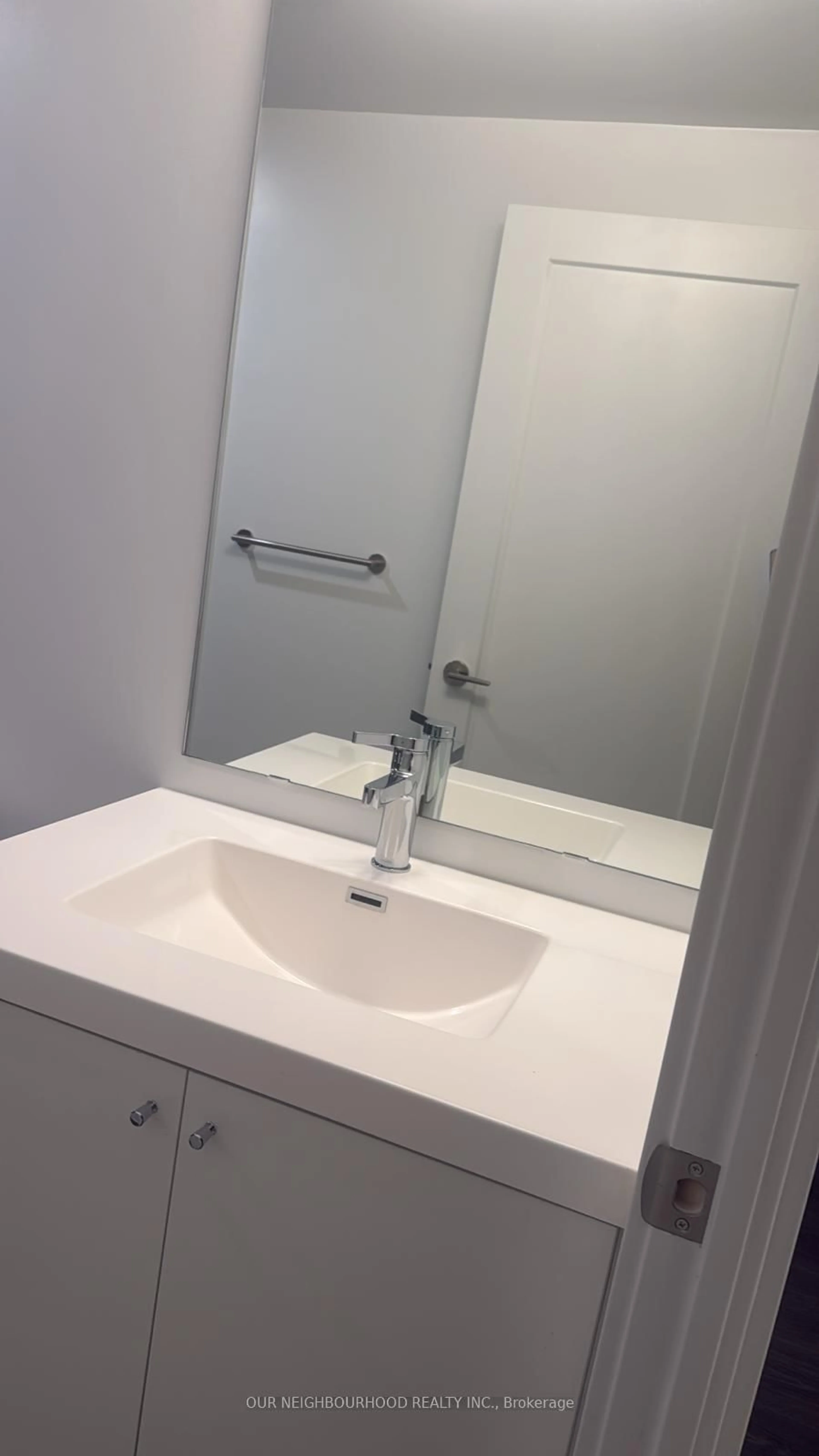 Standard bathroom, floor is not visible for 2545 Simcoe St St #1116, Oshawa Ontario L1L 0W3