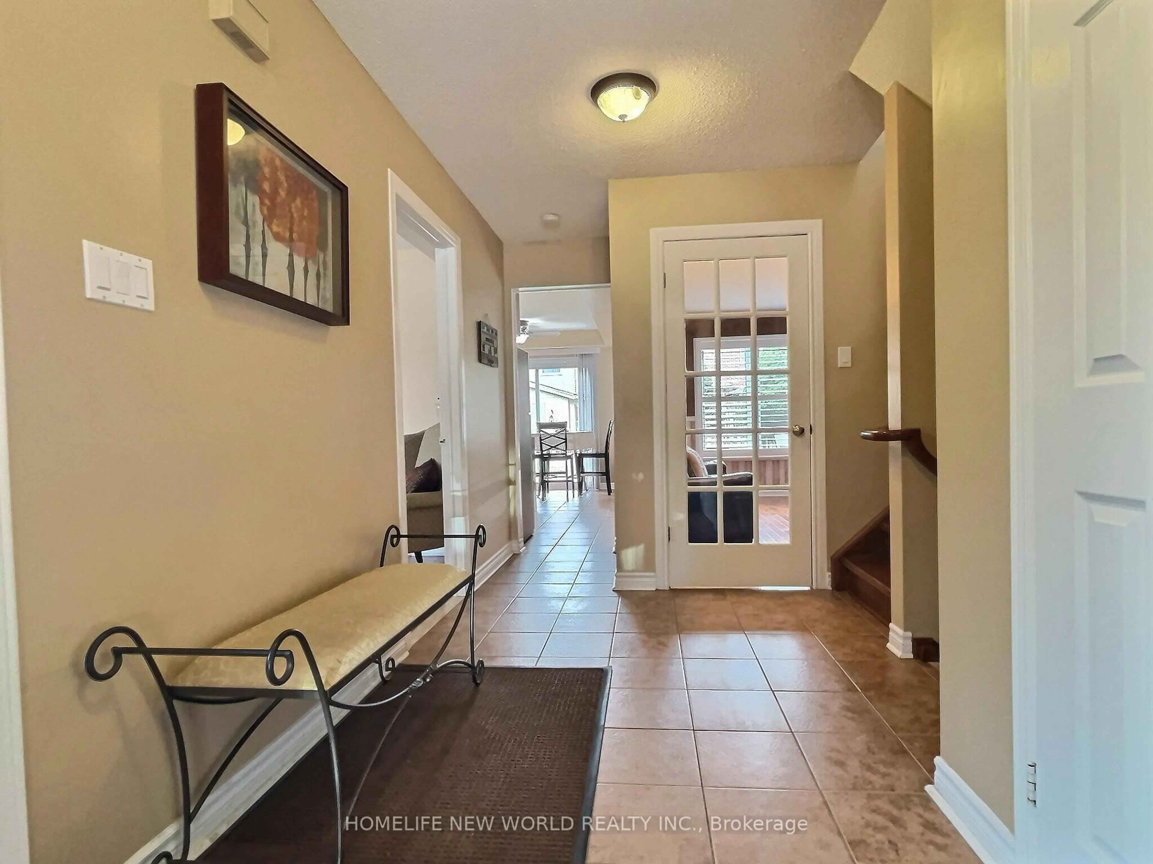 Indoor entryway for 550 Cattail Crt, Pickering Ontario L1V 6A4